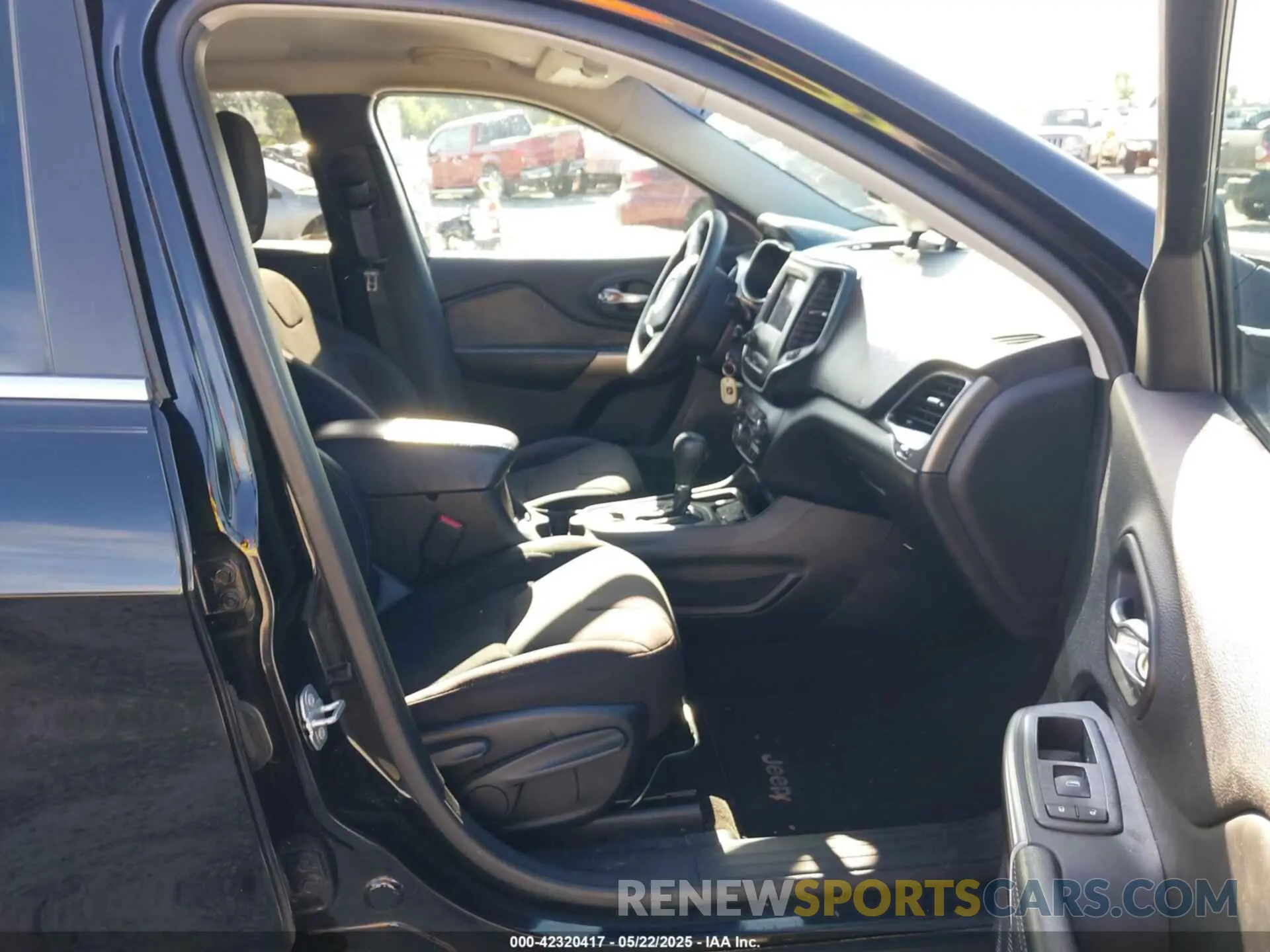 5 Photograph of a damaged car 1C4PJLCB3KD248264 JEEP CHEROKEE 2019
