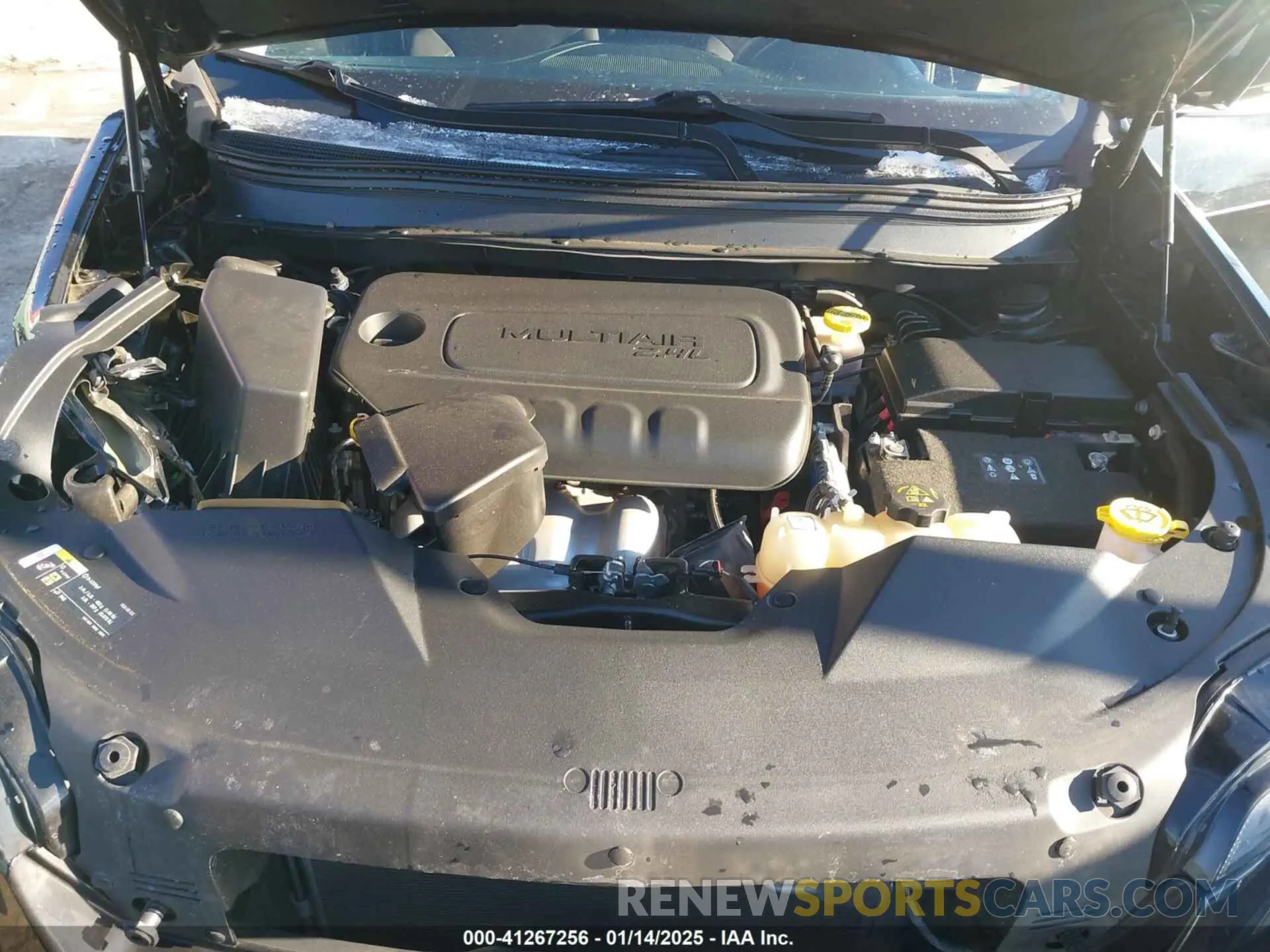 10 Photograph of a damaged car 1C4PJLCB3KD370932 JEEP CHEROKEE 2019