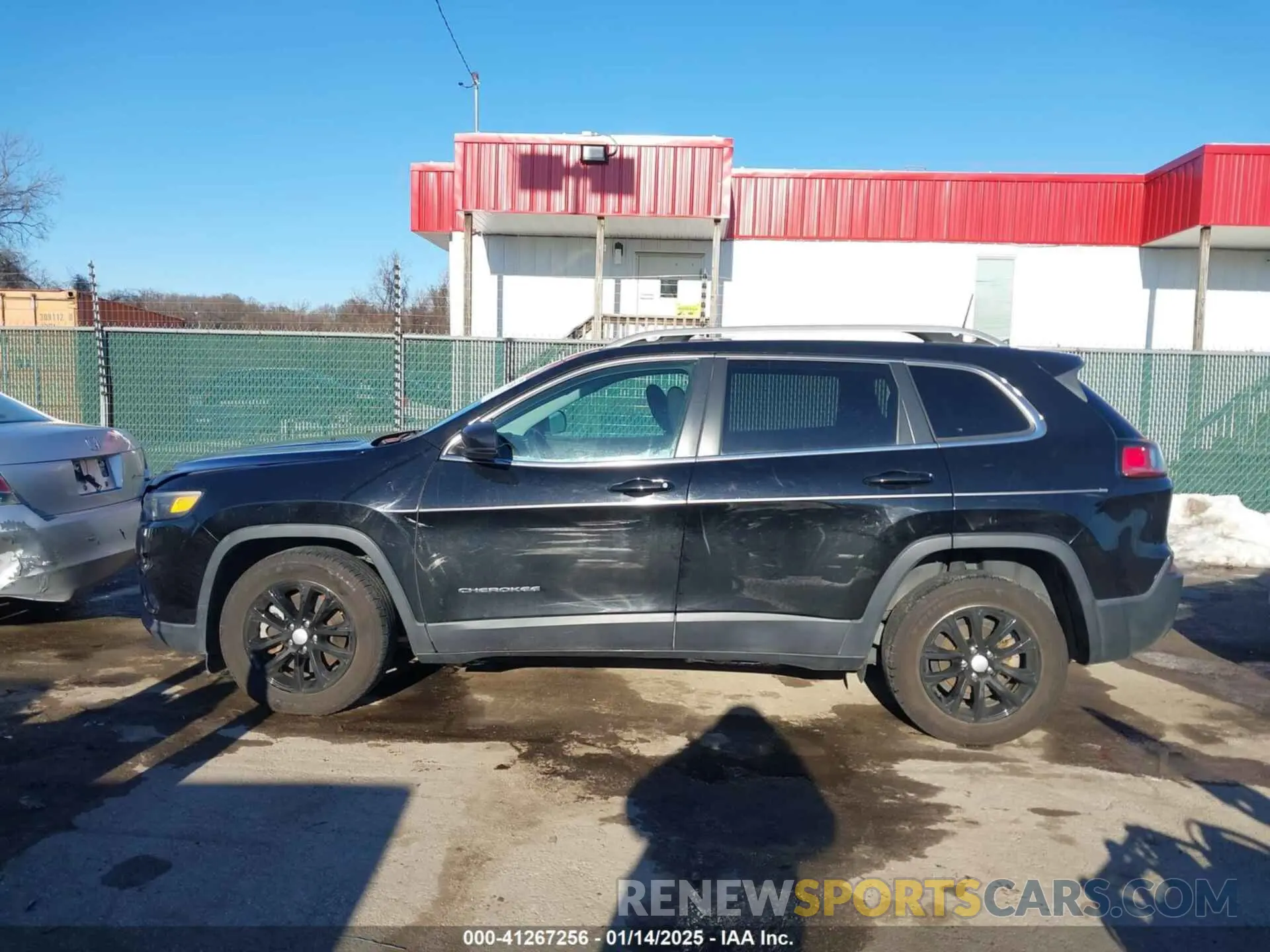 14 Photograph of a damaged car 1C4PJLCB3KD370932 JEEP CHEROKEE 2019