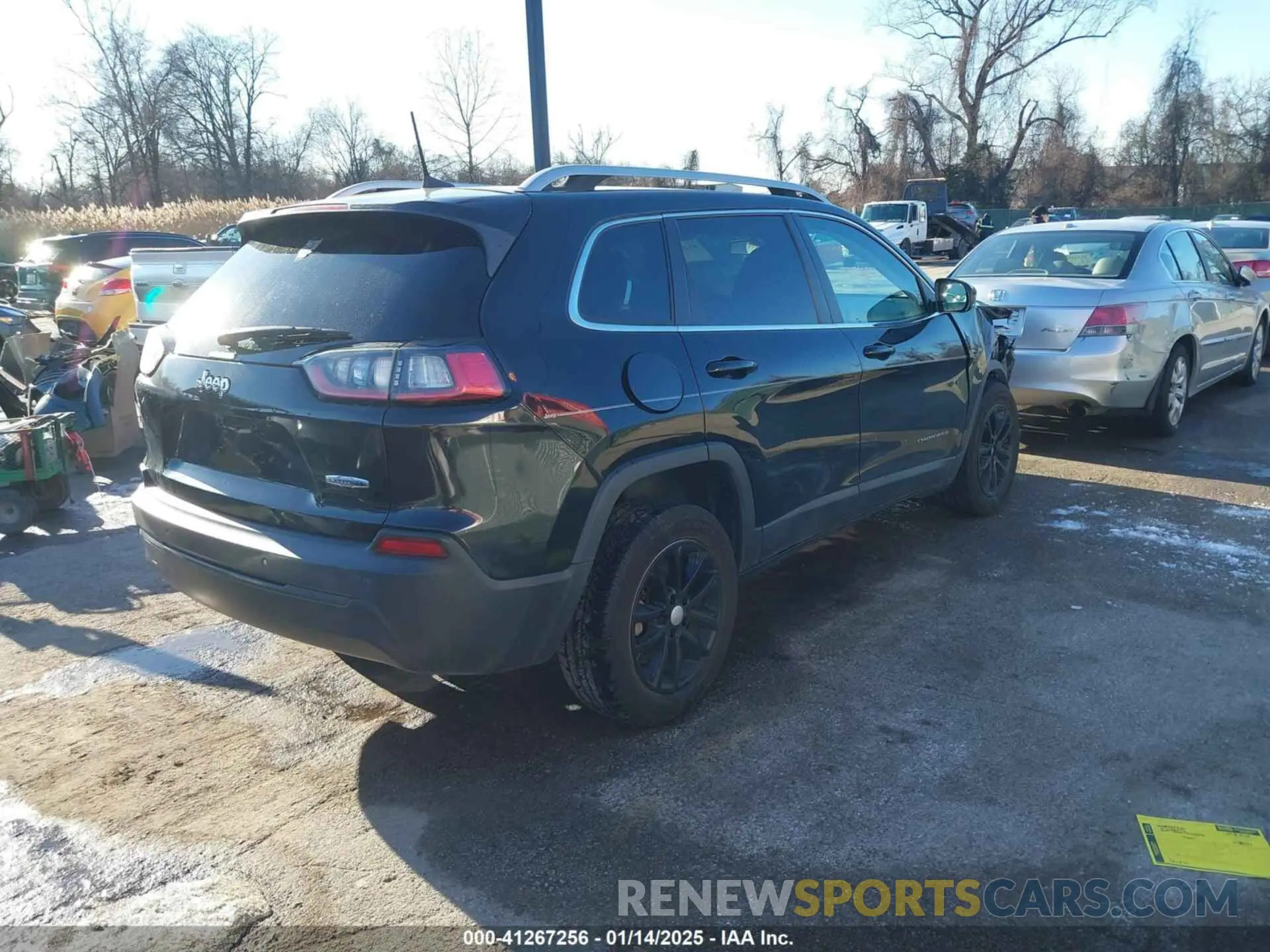 4 Photograph of a damaged car 1C4PJLCB3KD370932 JEEP CHEROKEE 2019