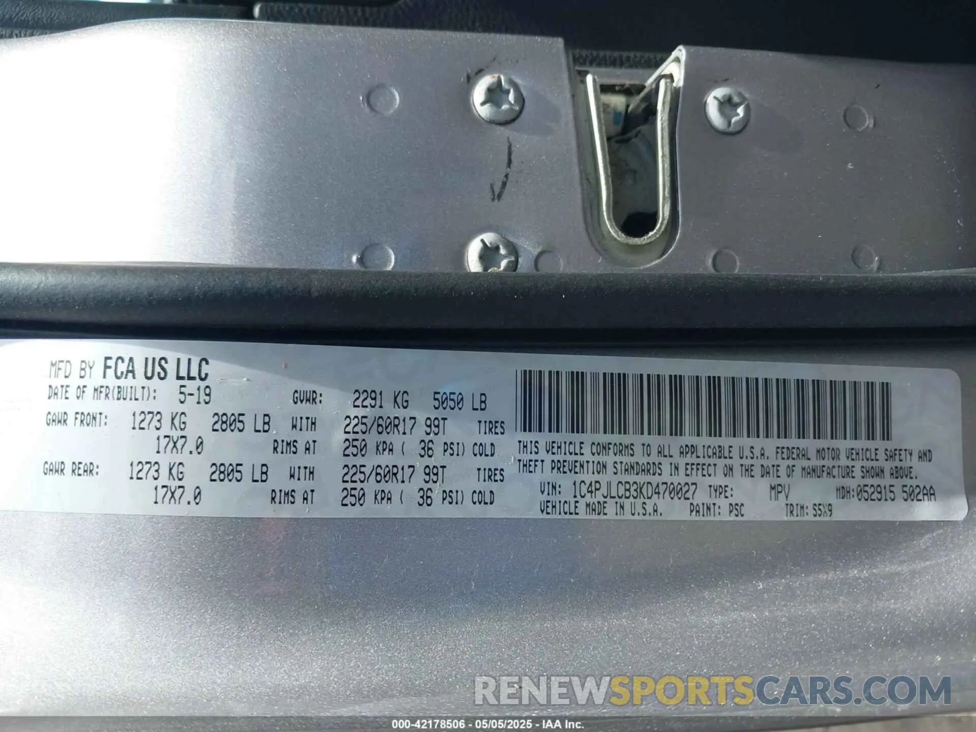 9 Photograph of a damaged car 1C4PJLCB3KD470027 JEEP CHEROKEE 2019