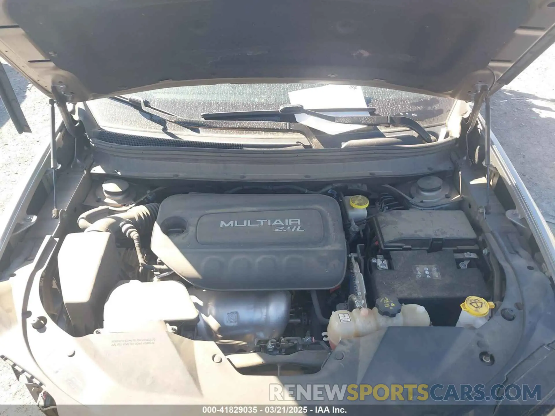 10 Photograph of a damaged car 1C4PJLCB4KD175809 JEEP CHEROKEE 2019