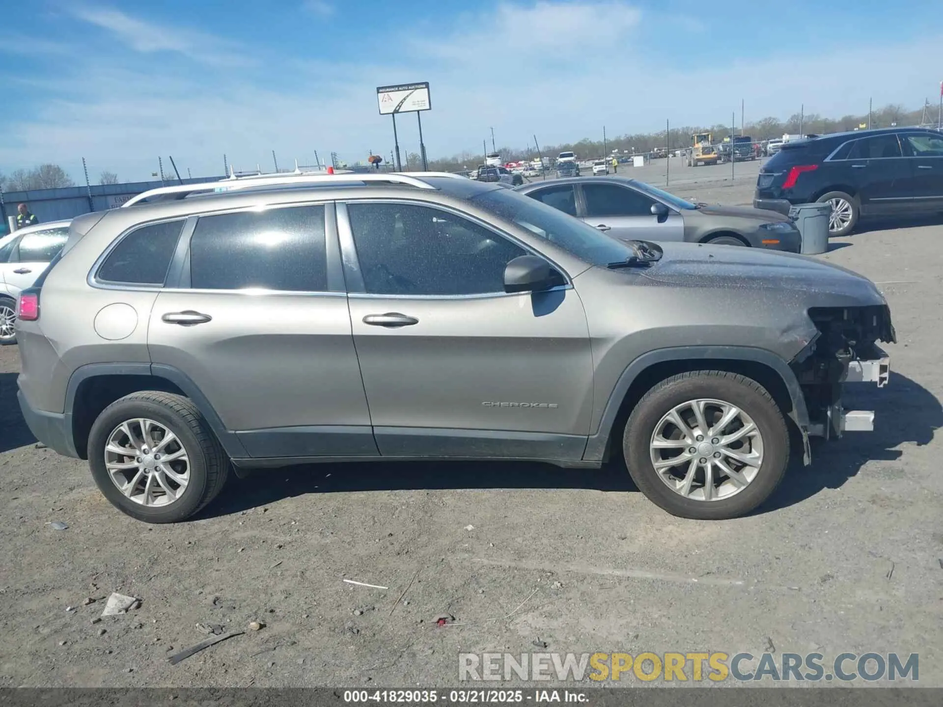 14 Photograph of a damaged car 1C4PJLCB4KD175809 JEEP CHEROKEE 2019