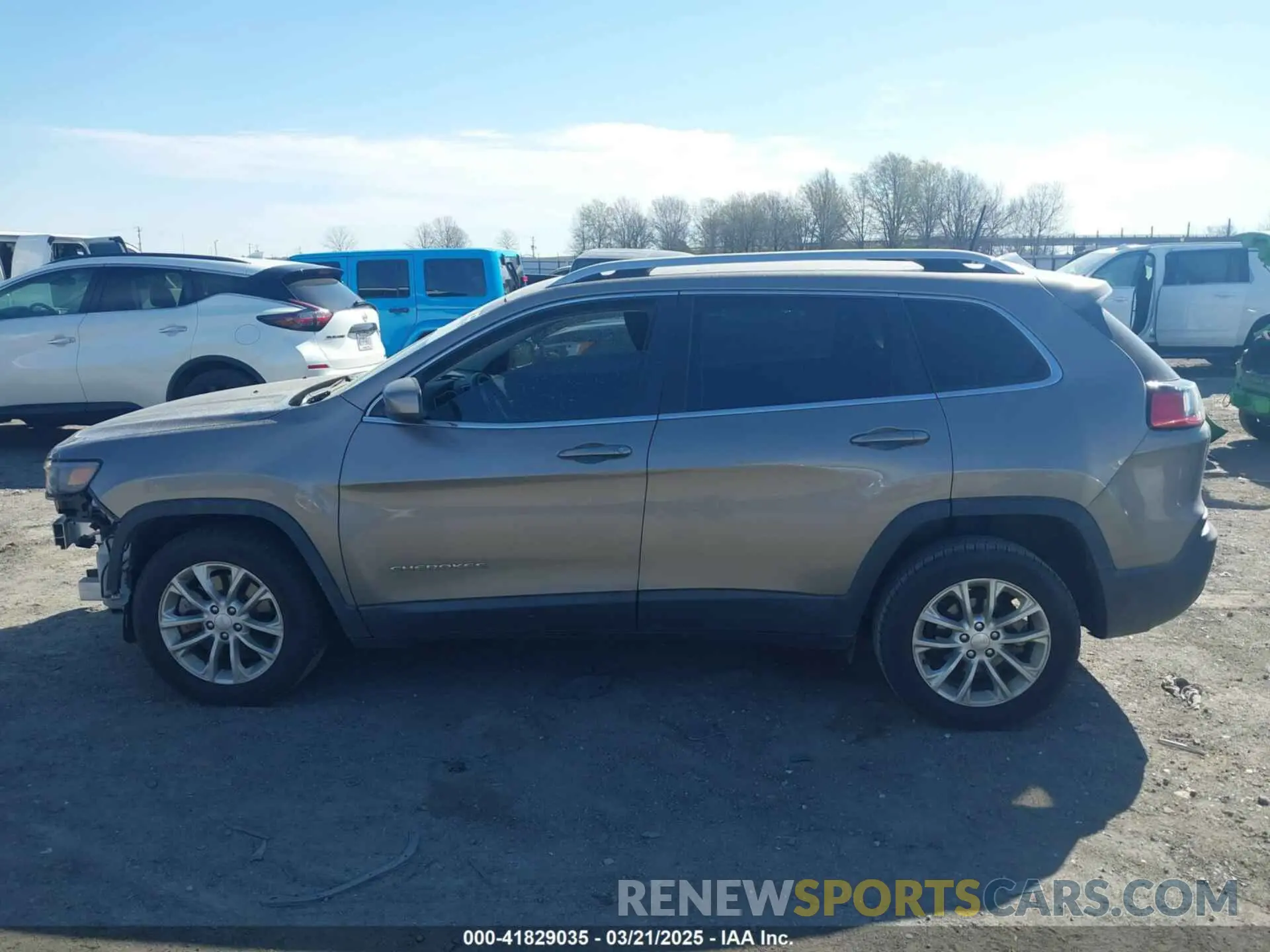 15 Photograph of a damaged car 1C4PJLCB4KD175809 JEEP CHEROKEE 2019