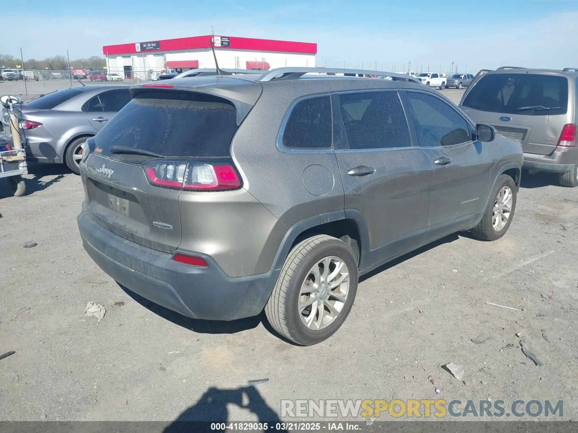 4 Photograph of a damaged car 1C4PJLCB4KD175809 JEEP CHEROKEE 2019