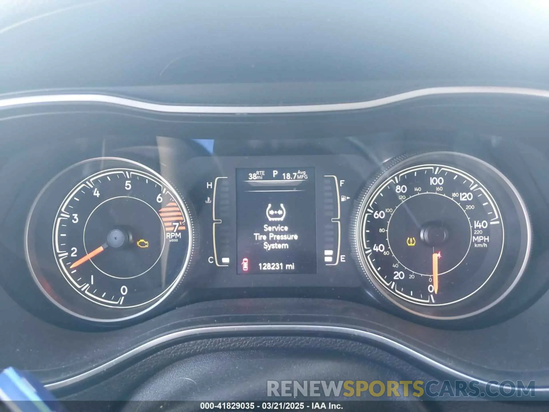 7 Photograph of a damaged car 1C4PJLCB4KD175809 JEEP CHEROKEE 2019