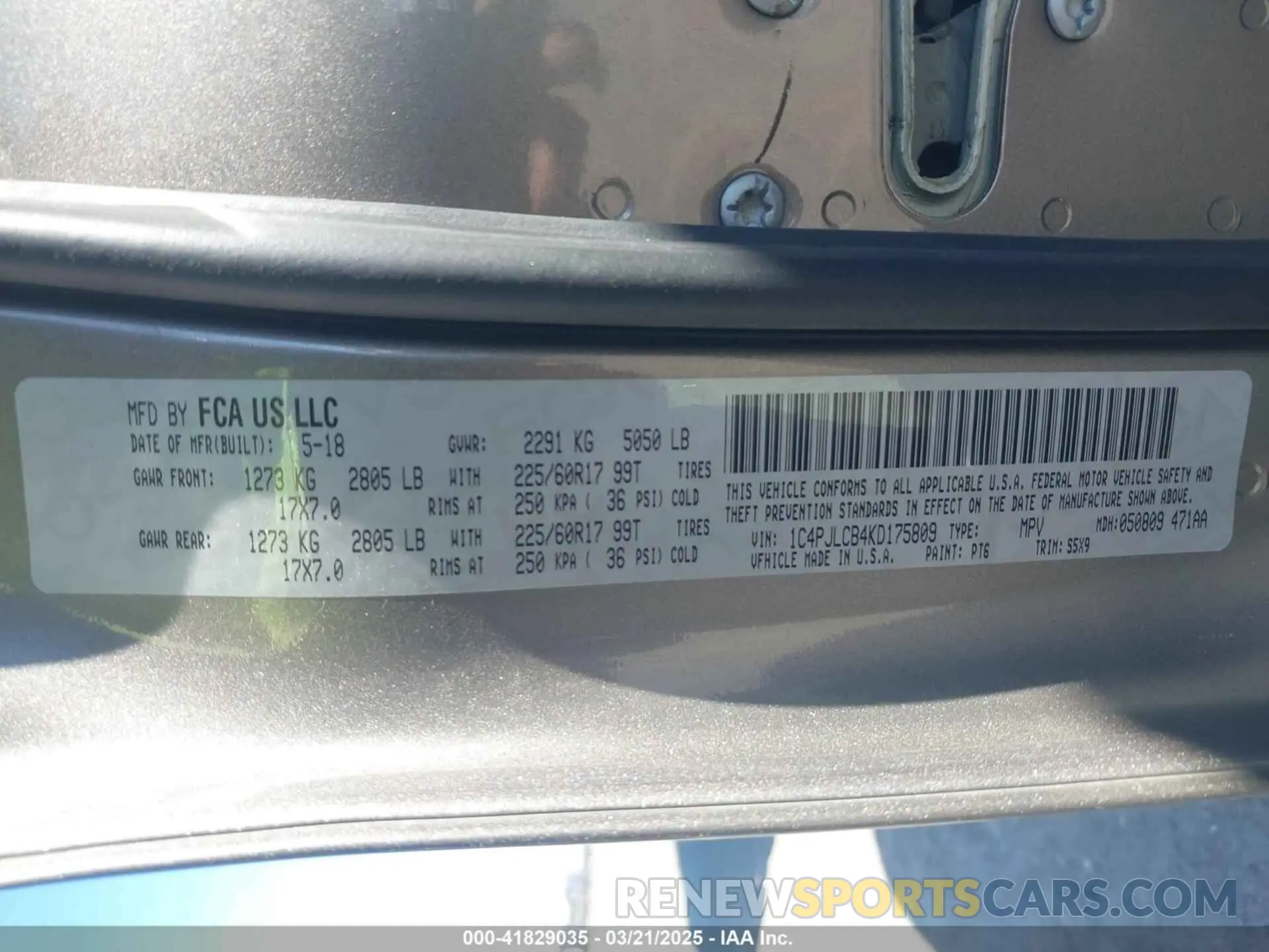 9 Photograph of a damaged car 1C4PJLCB4KD175809 JEEP CHEROKEE 2019
