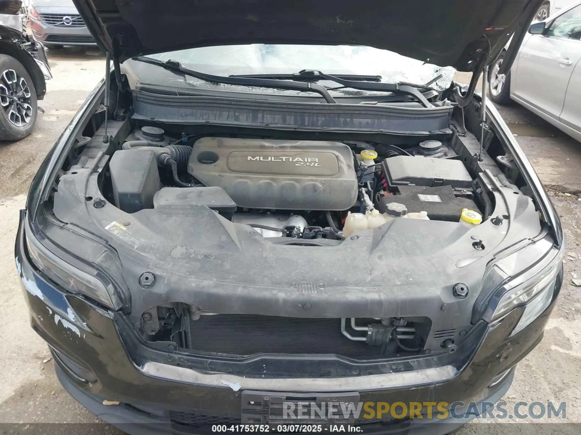 10 Photograph of a damaged car 1C4PJLCB4KD222904 JEEP CHEROKEE 2019