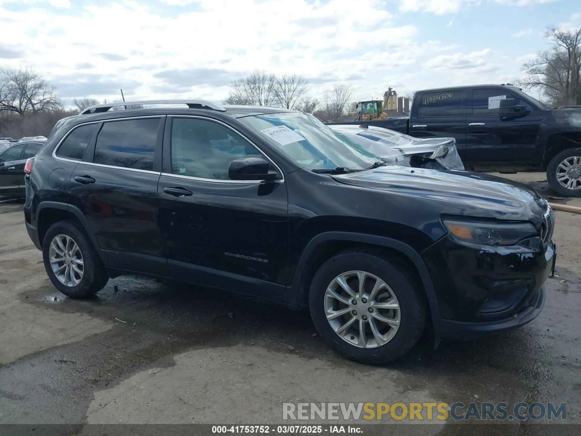 13 Photograph of a damaged car 1C4PJLCB4KD222904 JEEP CHEROKEE 2019