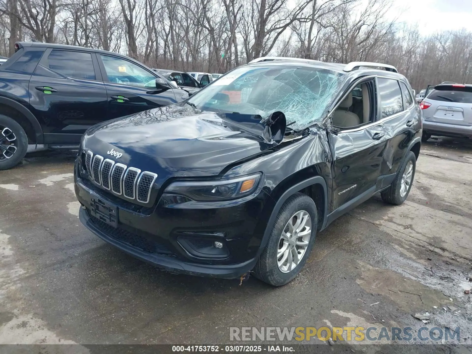 2 Photograph of a damaged car 1C4PJLCB4KD222904 JEEP CHEROKEE 2019