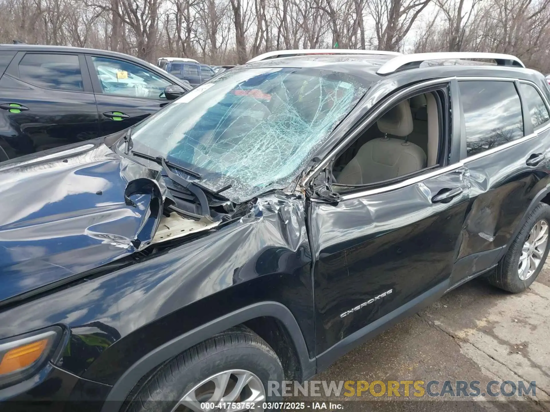 6 Photograph of a damaged car 1C4PJLCB4KD222904 JEEP CHEROKEE 2019