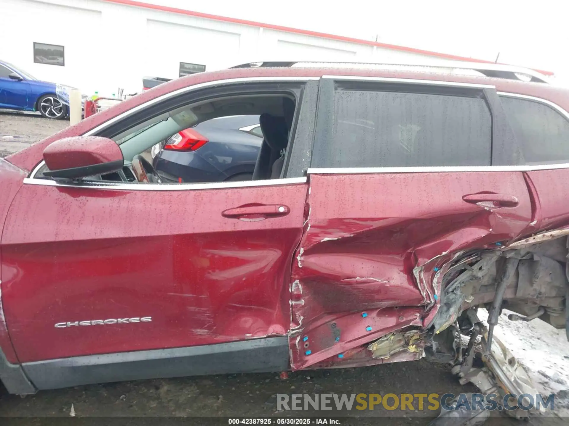 14 Photograph of a damaged car 1C4PJLCB4KD262738 JEEP CHEROKEE 2019