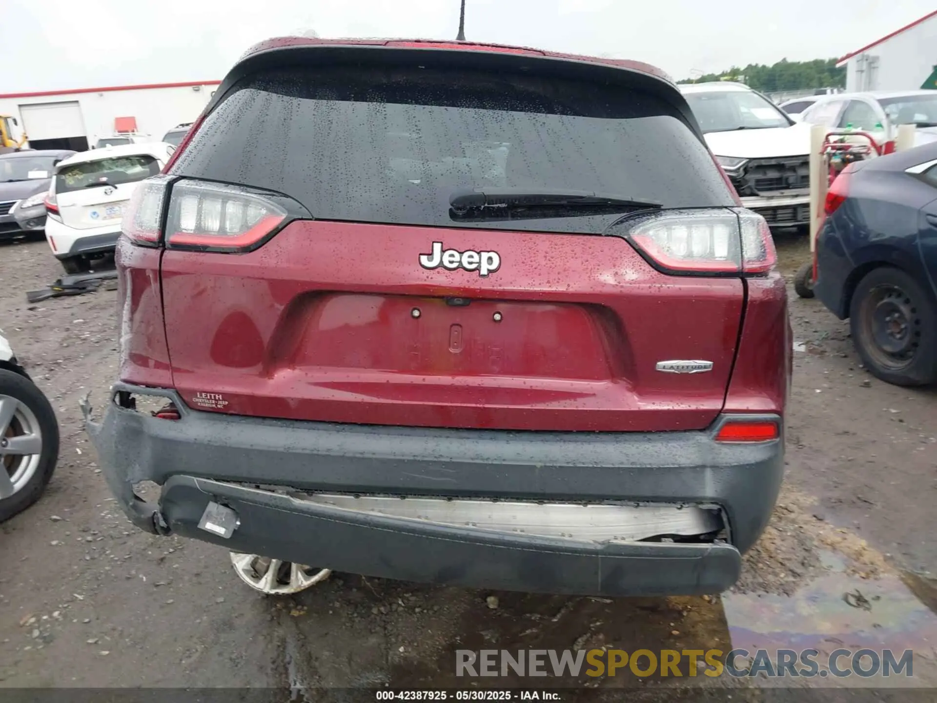16 Photograph of a damaged car 1C4PJLCB4KD262738 JEEP CHEROKEE 2019
