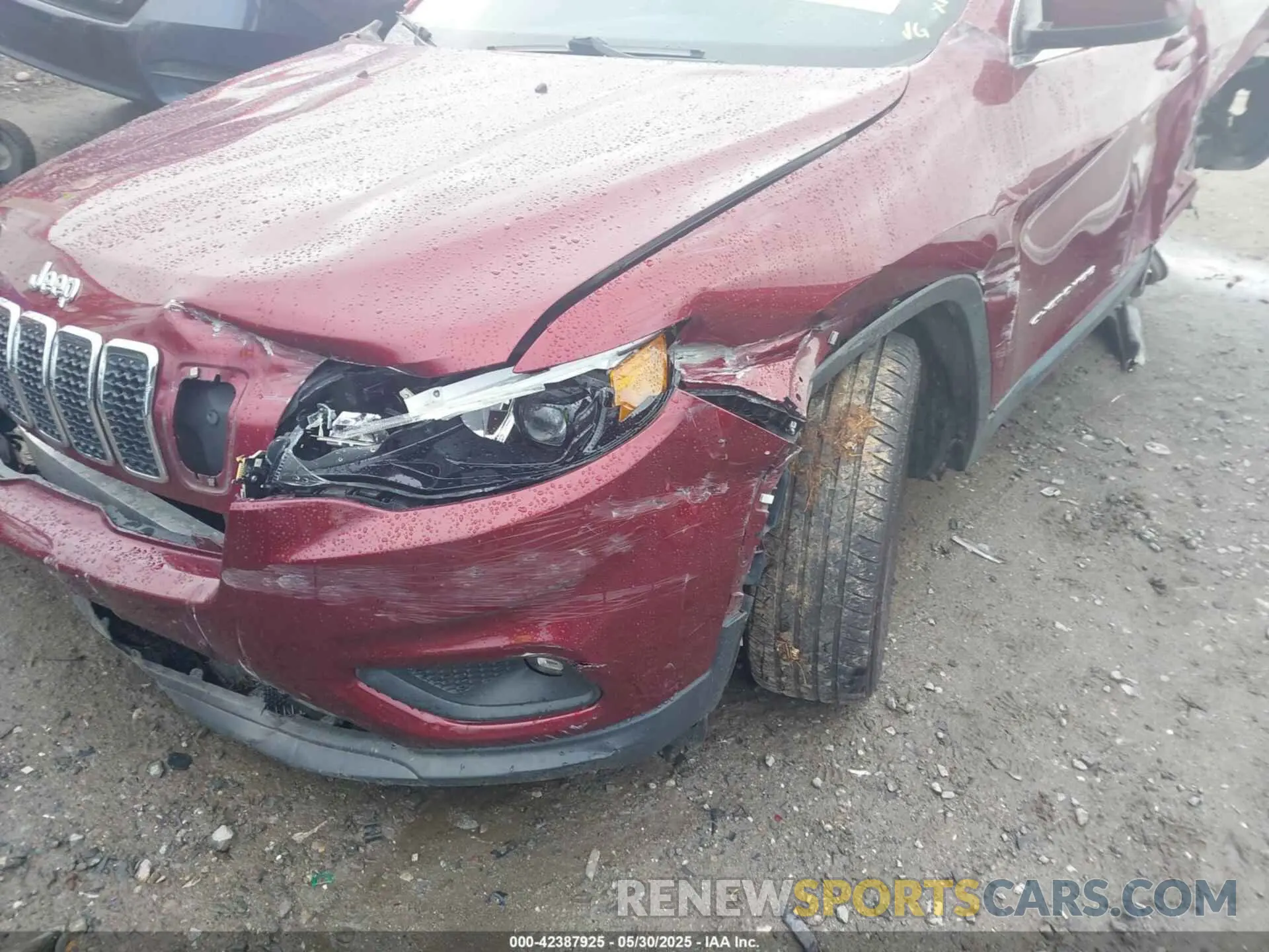 6 Photograph of a damaged car 1C4PJLCB4KD262738 JEEP CHEROKEE 2019