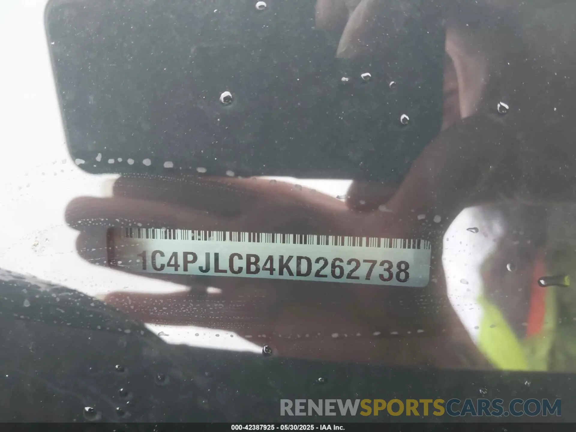 9 Photograph of a damaged car 1C4PJLCB4KD262738 JEEP CHEROKEE 2019