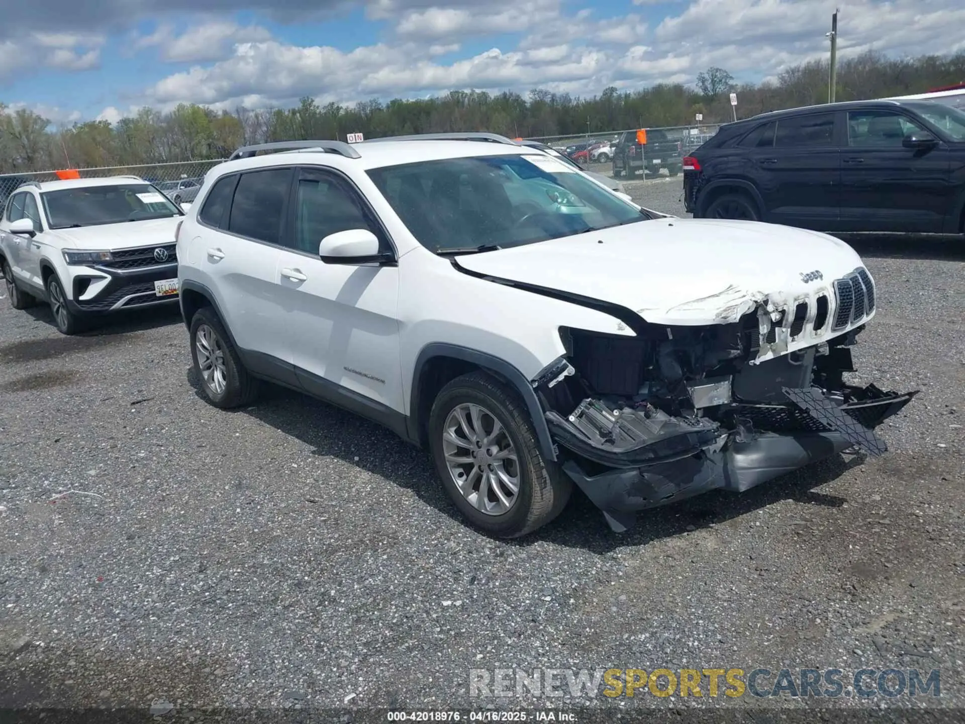 1 Photograph of a damaged car 1C4PJLCB4KD366405 JEEP CHEROKEE 2019