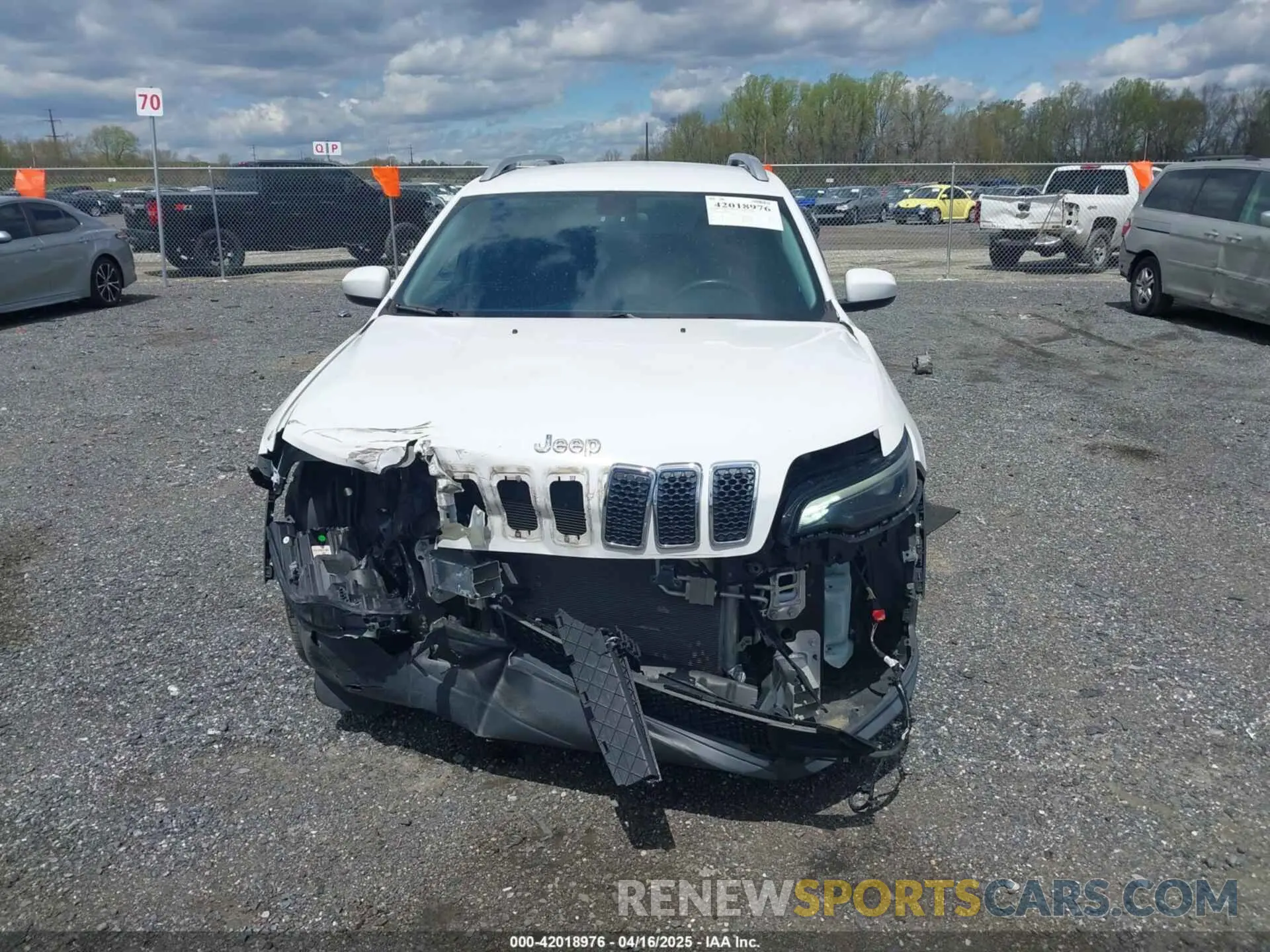 12 Photograph of a damaged car 1C4PJLCB4KD366405 JEEP CHEROKEE 2019