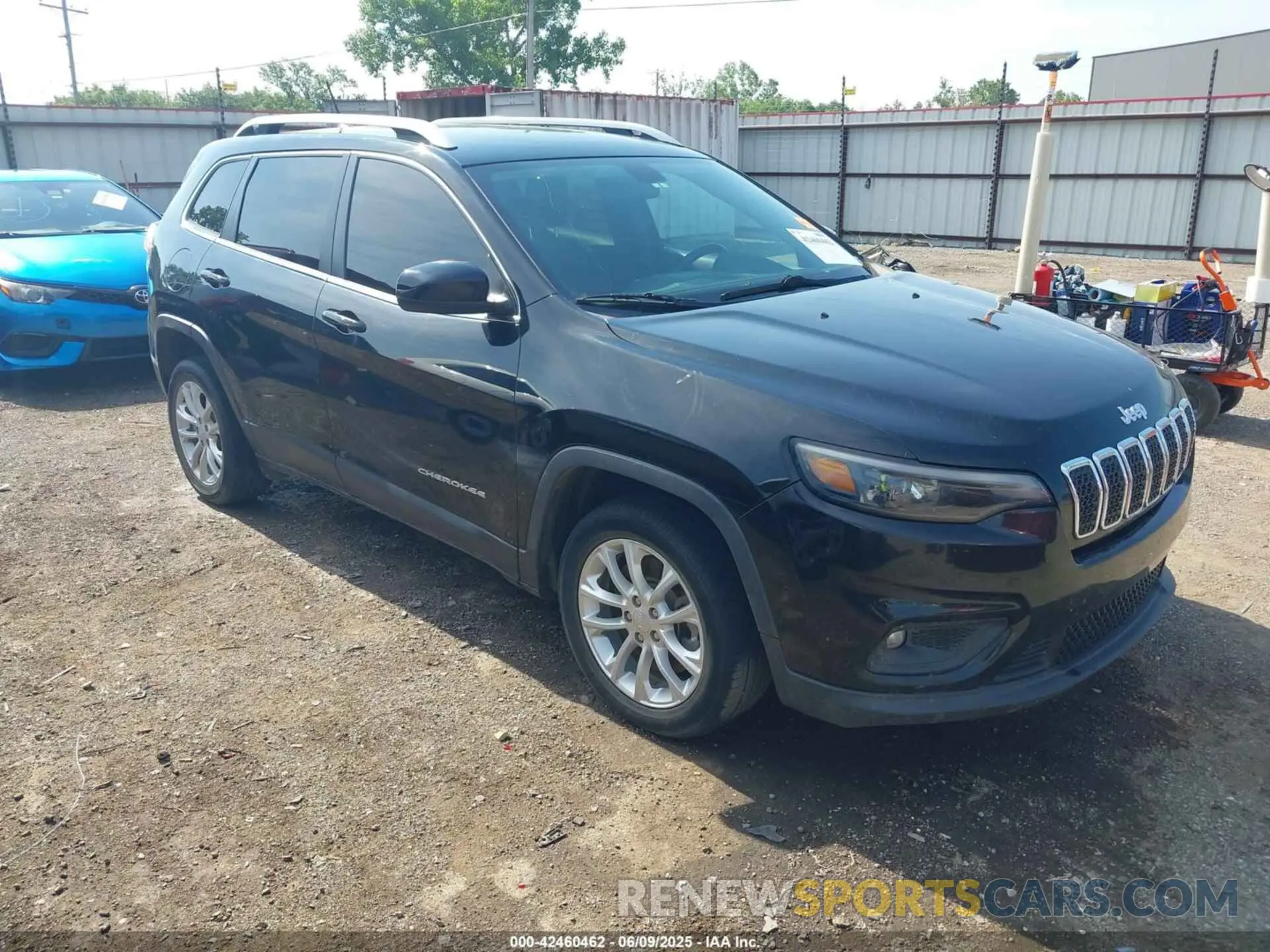 1 Photograph of a damaged car 1C4PJLCB4KD487371 JEEP CHEROKEE 2019
