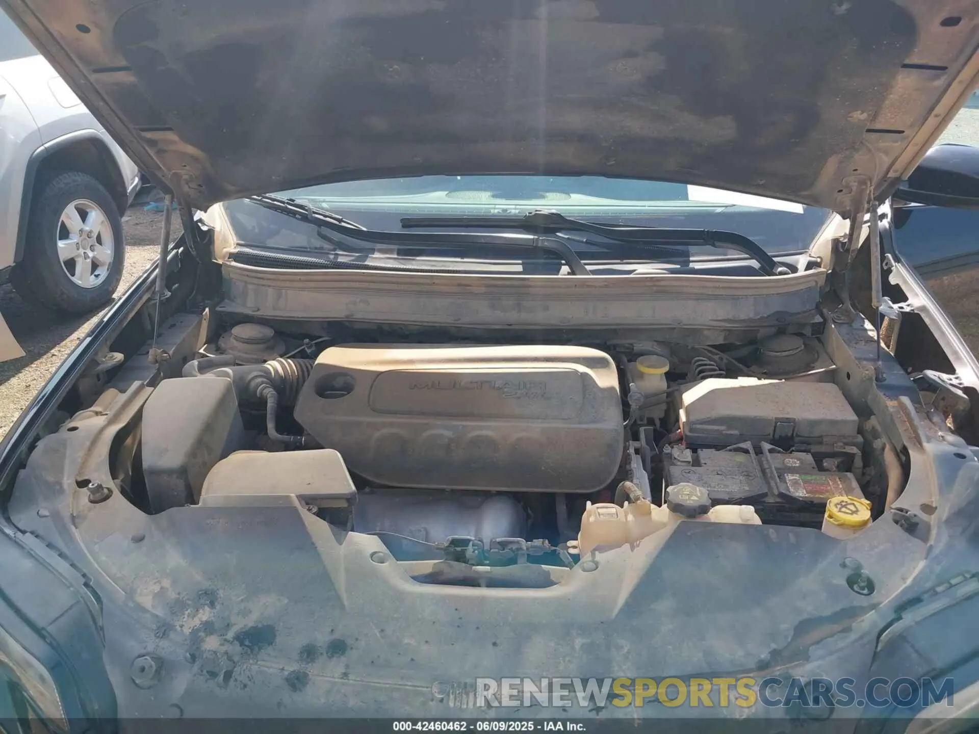 10 Photograph of a damaged car 1C4PJLCB4KD487371 JEEP CHEROKEE 2019