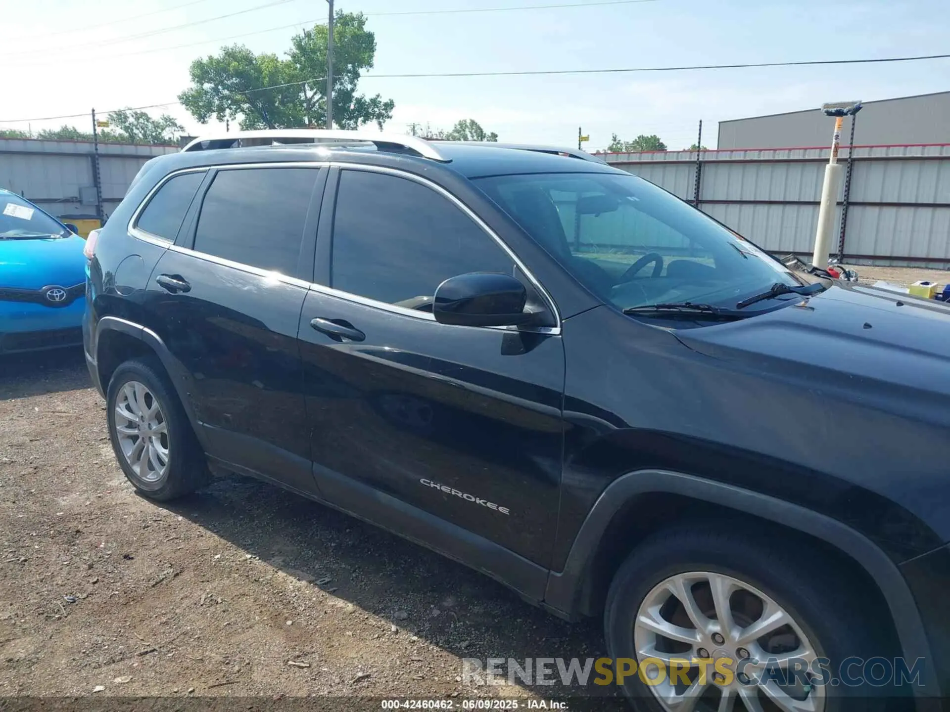 13 Photograph of a damaged car 1C4PJLCB4KD487371 JEEP CHEROKEE 2019