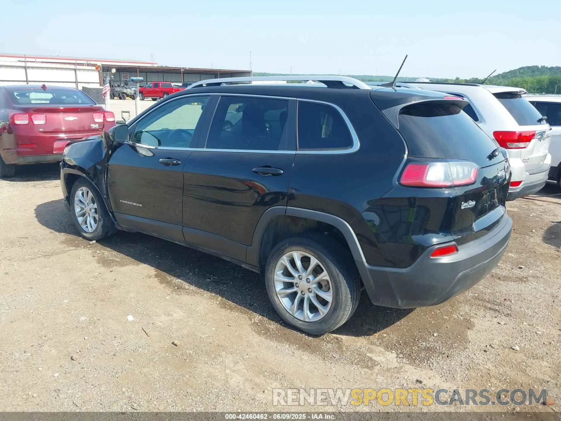 3 Photograph of a damaged car 1C4PJLCB4KD487371 JEEP CHEROKEE 2019