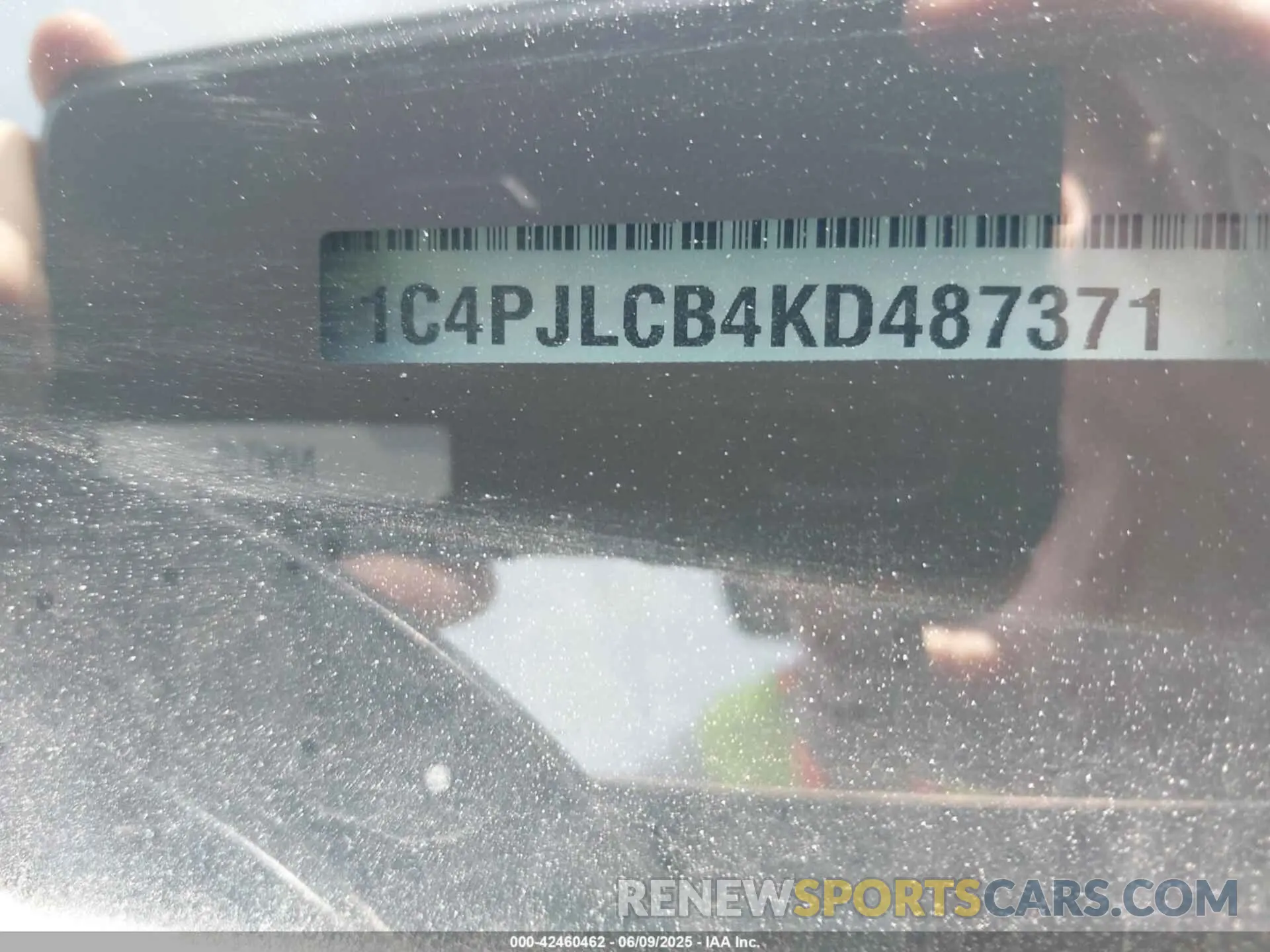 9 Photograph of a damaged car 1C4PJLCB4KD487371 JEEP CHEROKEE 2019