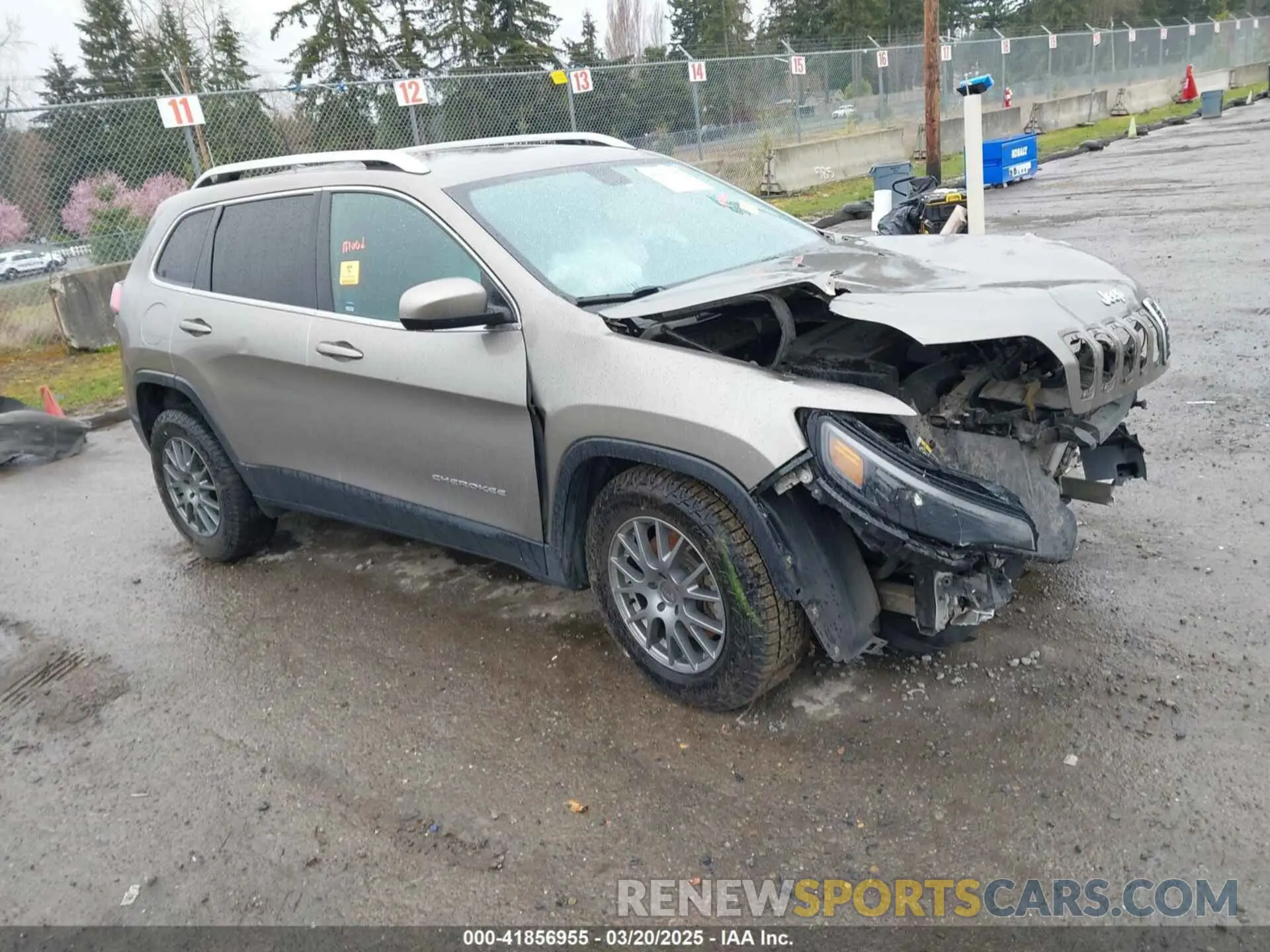 1 Photograph of a damaged car 1C4PJLCB5KD205495 JEEP CHEROKEE 2019