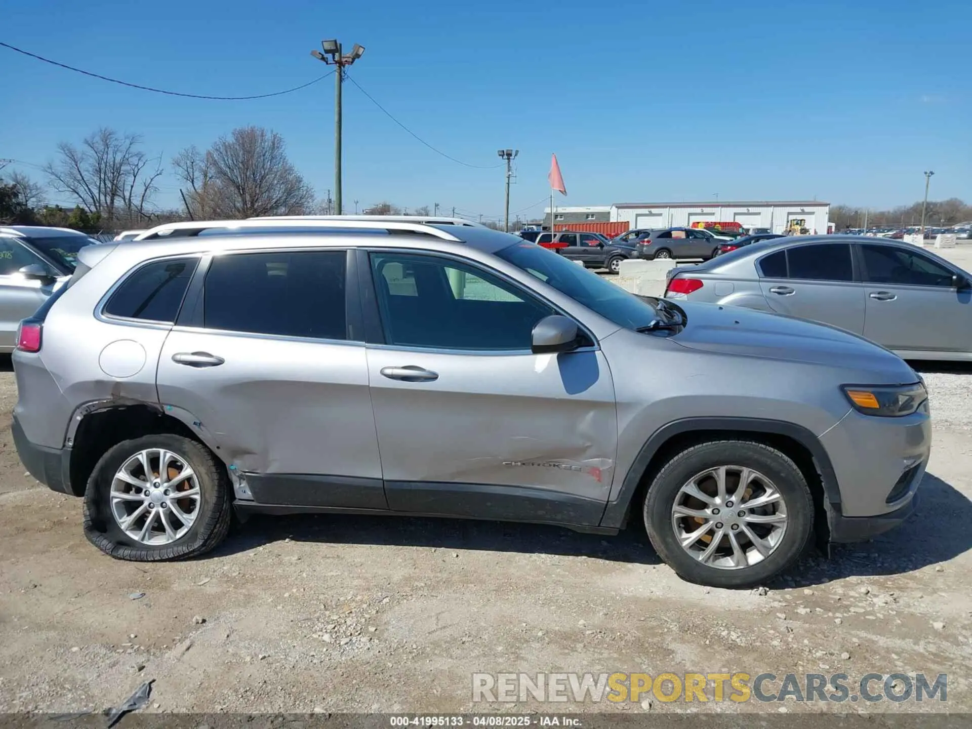 13 Photograph of a damaged car 1C4PJLCB5KD286448 JEEP CHEROKEE 2019