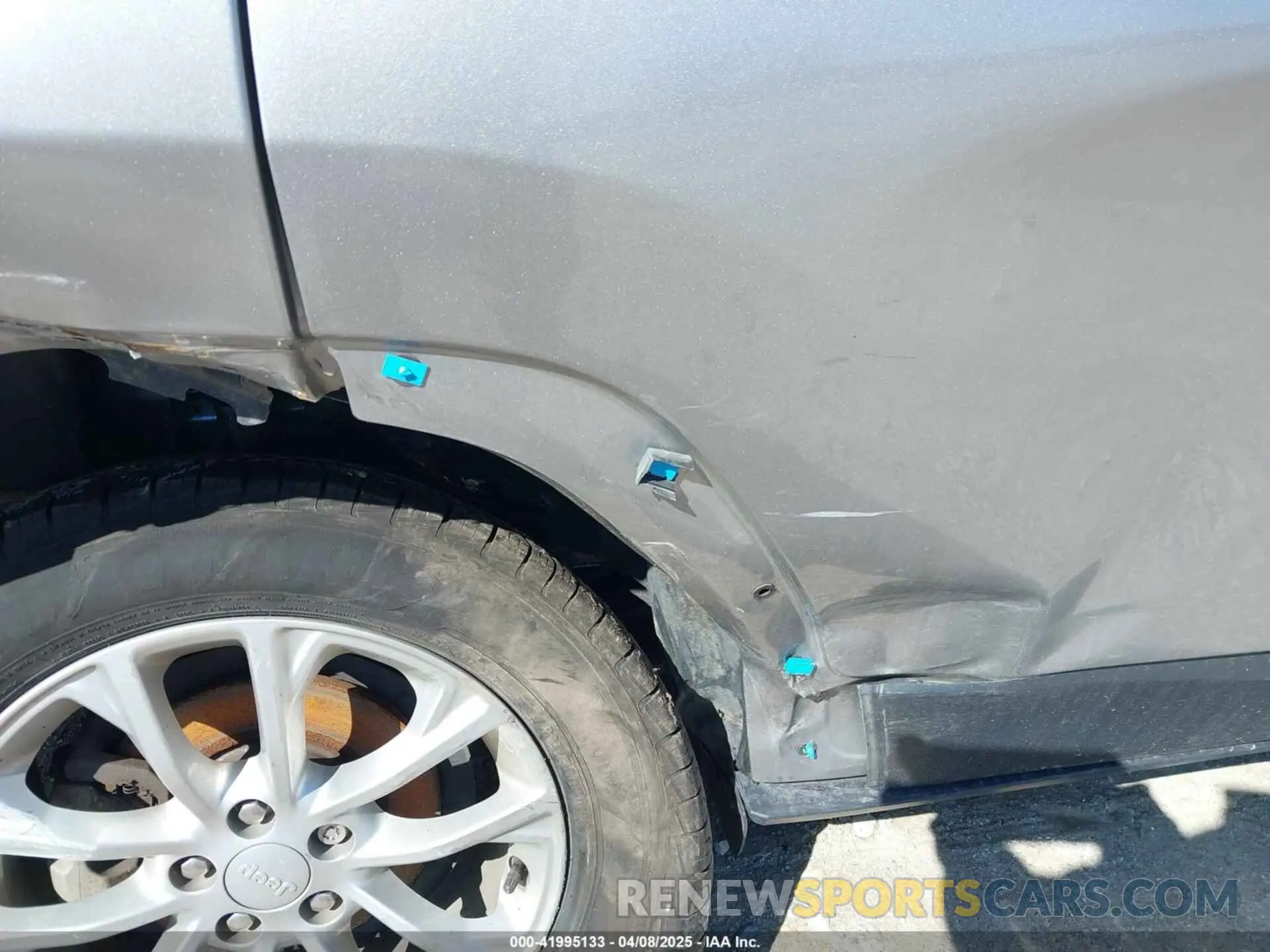 8 Photograph of a damaged car 1C4PJLCB5KD286448 JEEP CHEROKEE 2019