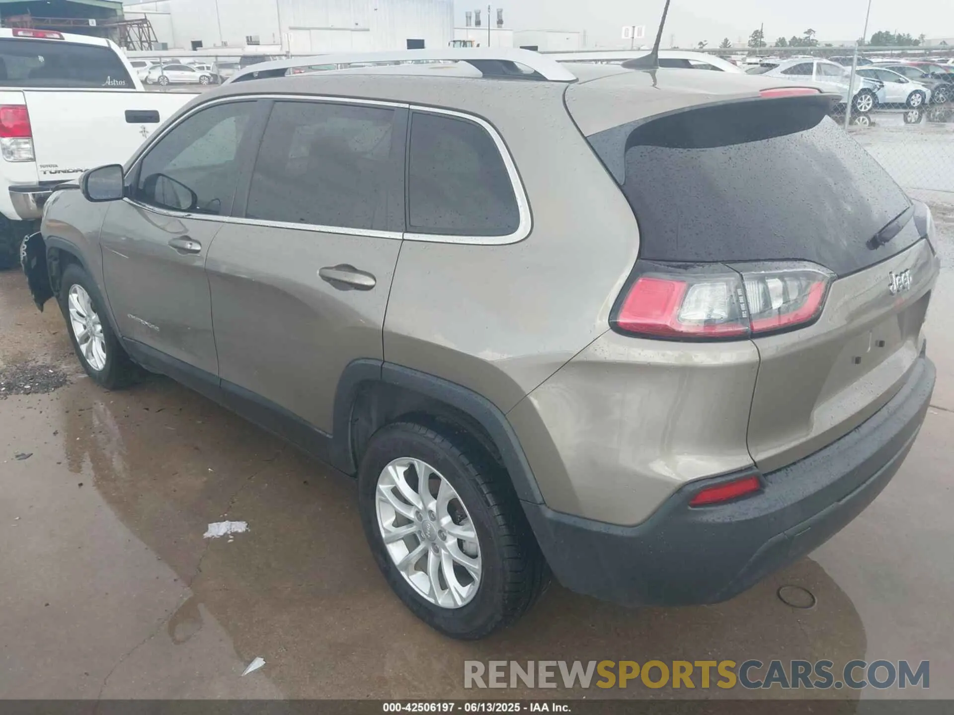 3 Photograph of a damaged car 1C4PJLCB5KD358412 JEEP CHEROKEE 2019