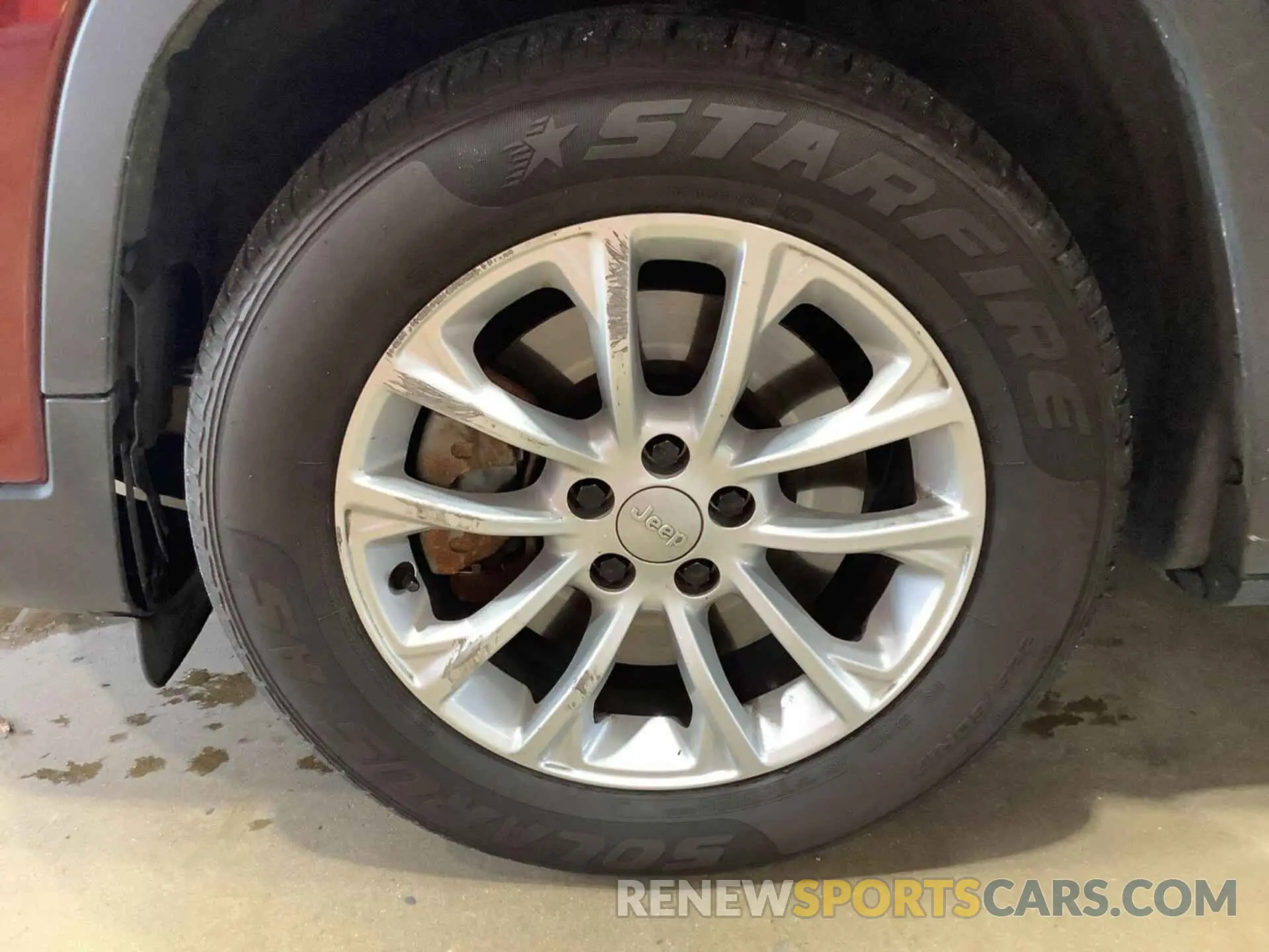 11 Photograph of a damaged car 1C4PJLCB5KD448126 JEEP CHEROKEE 2019