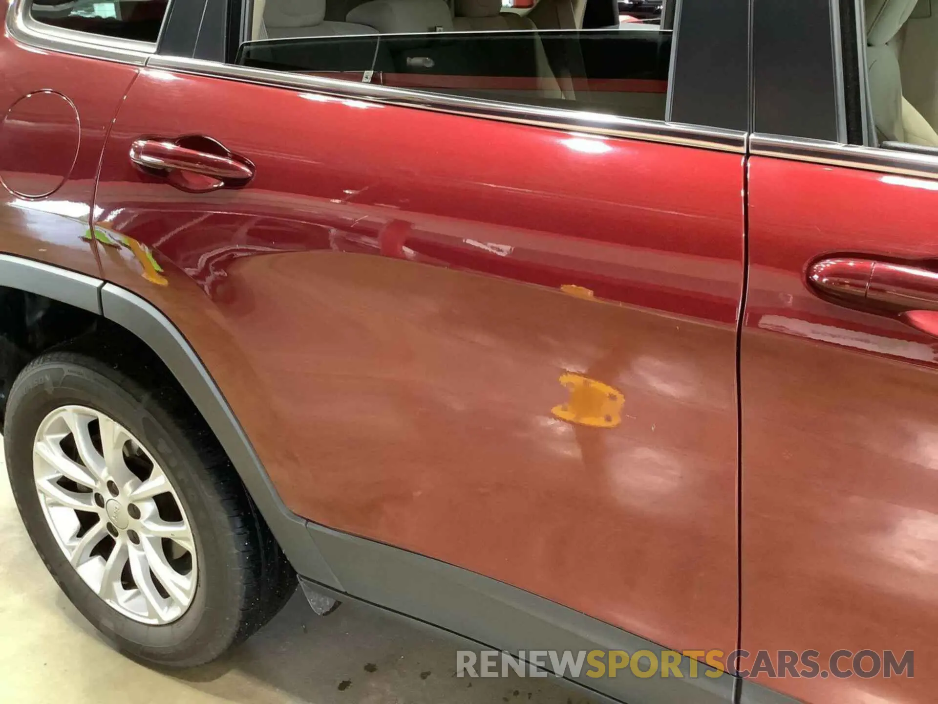 12 Photograph of a damaged car 1C4PJLCB5KD448126 JEEP CHEROKEE 2019