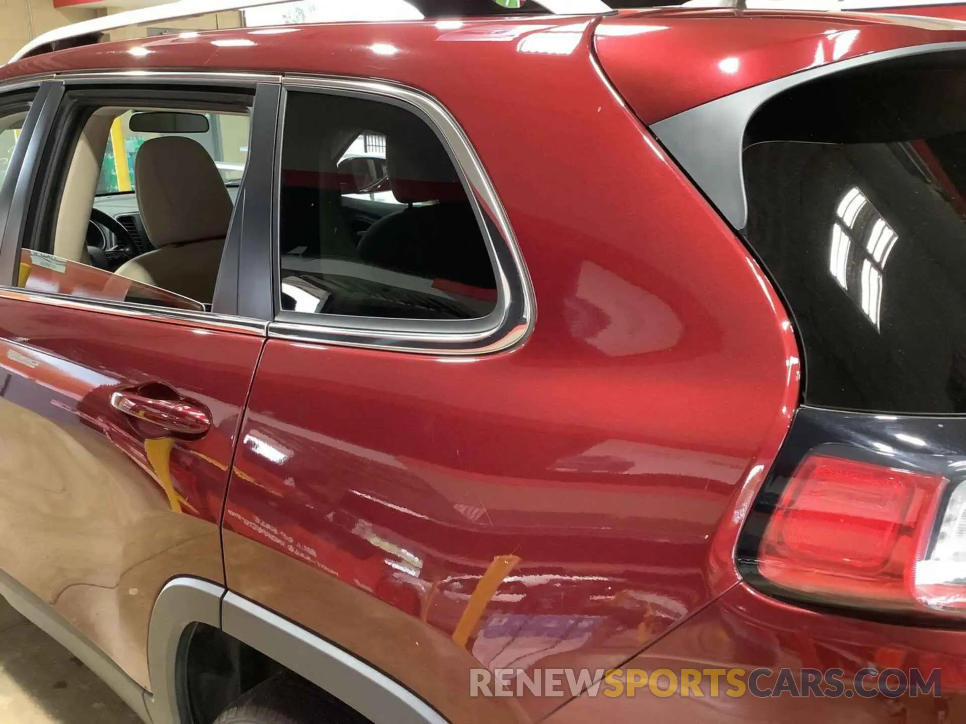 23 Photograph of a damaged car 1C4PJLCB5KD448126 JEEP CHEROKEE 2019