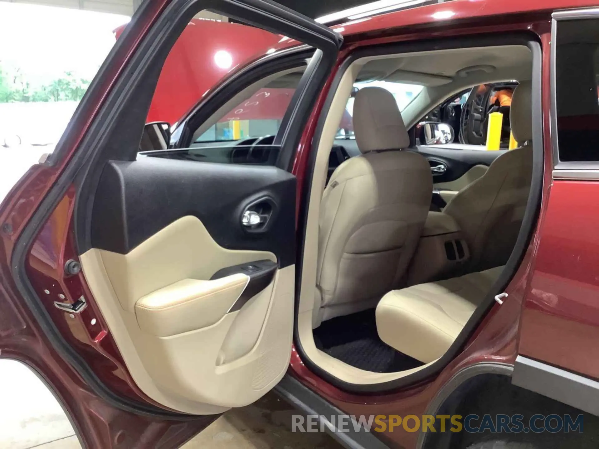 25 Photograph of a damaged car 1C4PJLCB5KD448126 JEEP CHEROKEE 2019