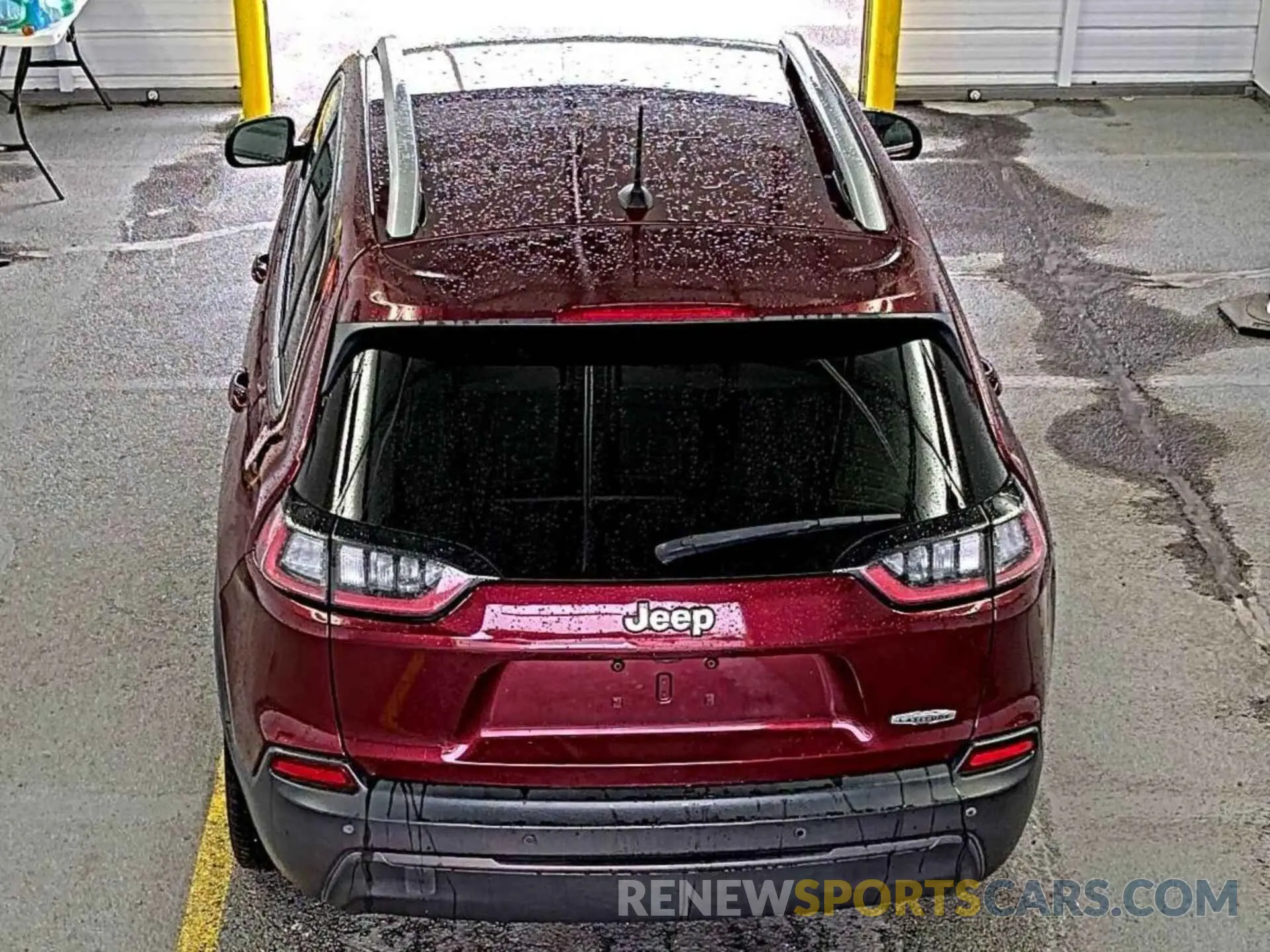 37 Photograph of a damaged car 1C4PJLCB5KD448126 JEEP CHEROKEE 2019