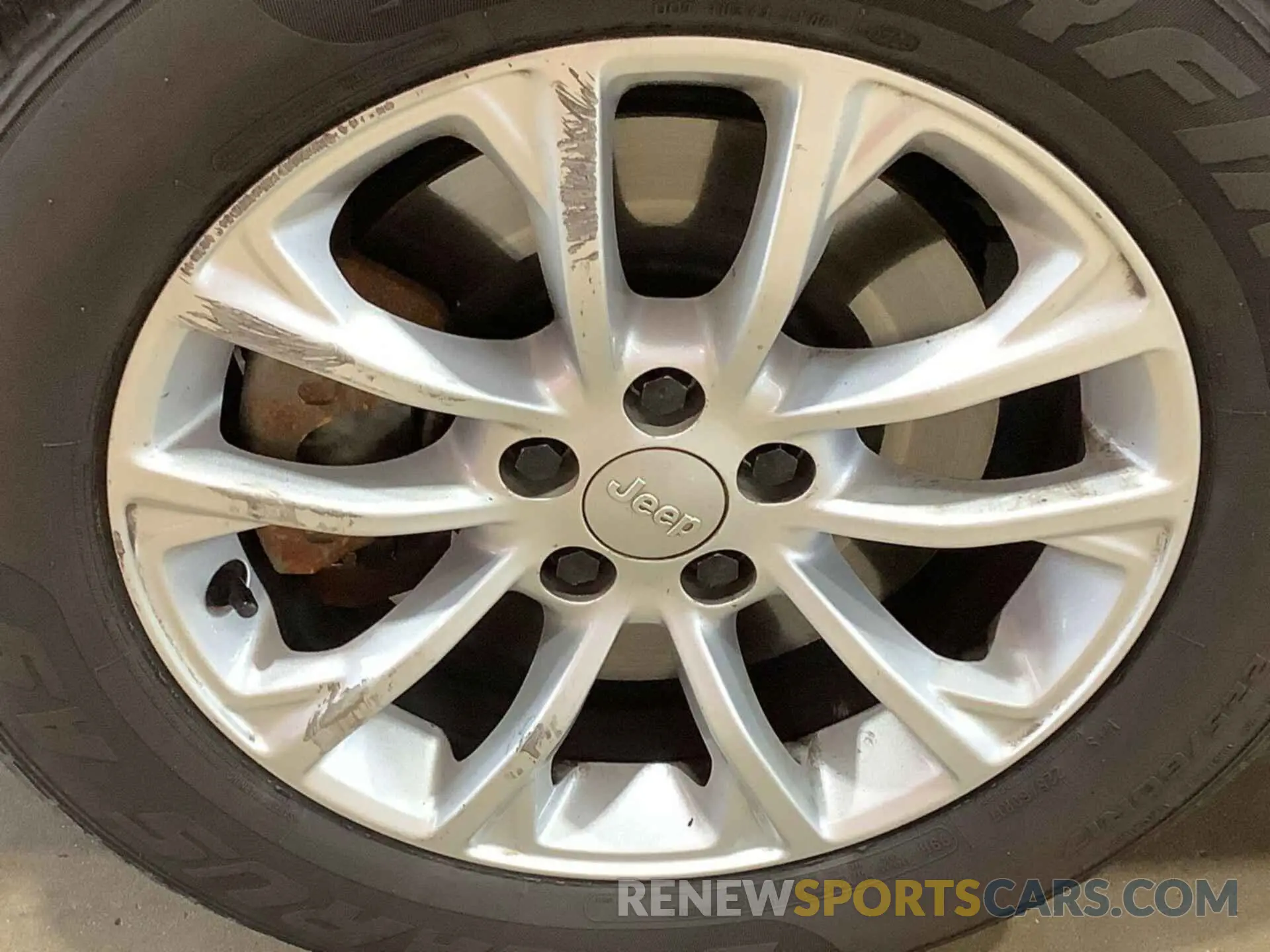 43 Photograph of a damaged car 1C4PJLCB5KD448126 JEEP CHEROKEE 2019