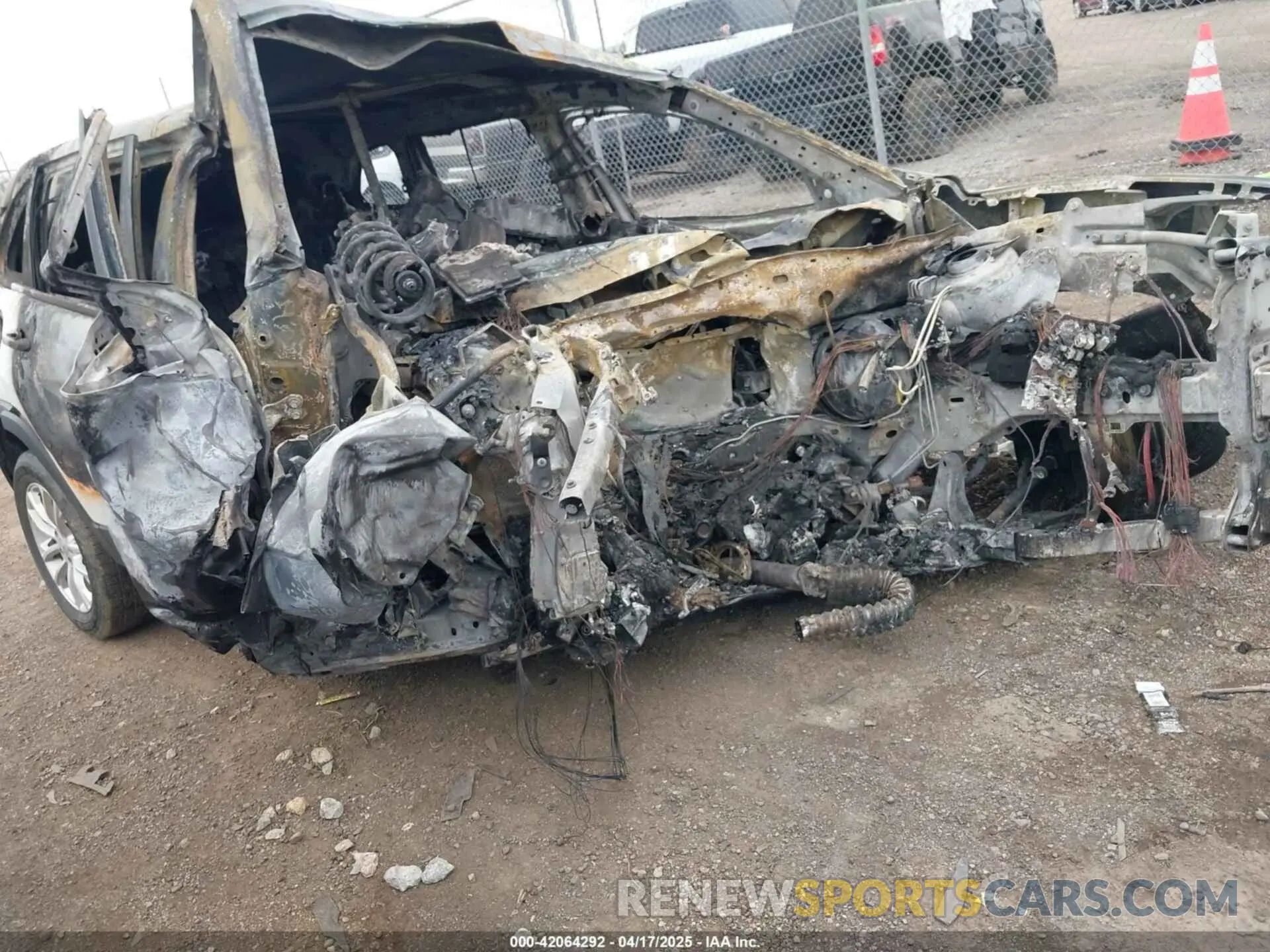 1 Photograph of a damaged car 1C4PJLCB5KD455769 JEEP CHEROKEE 2019