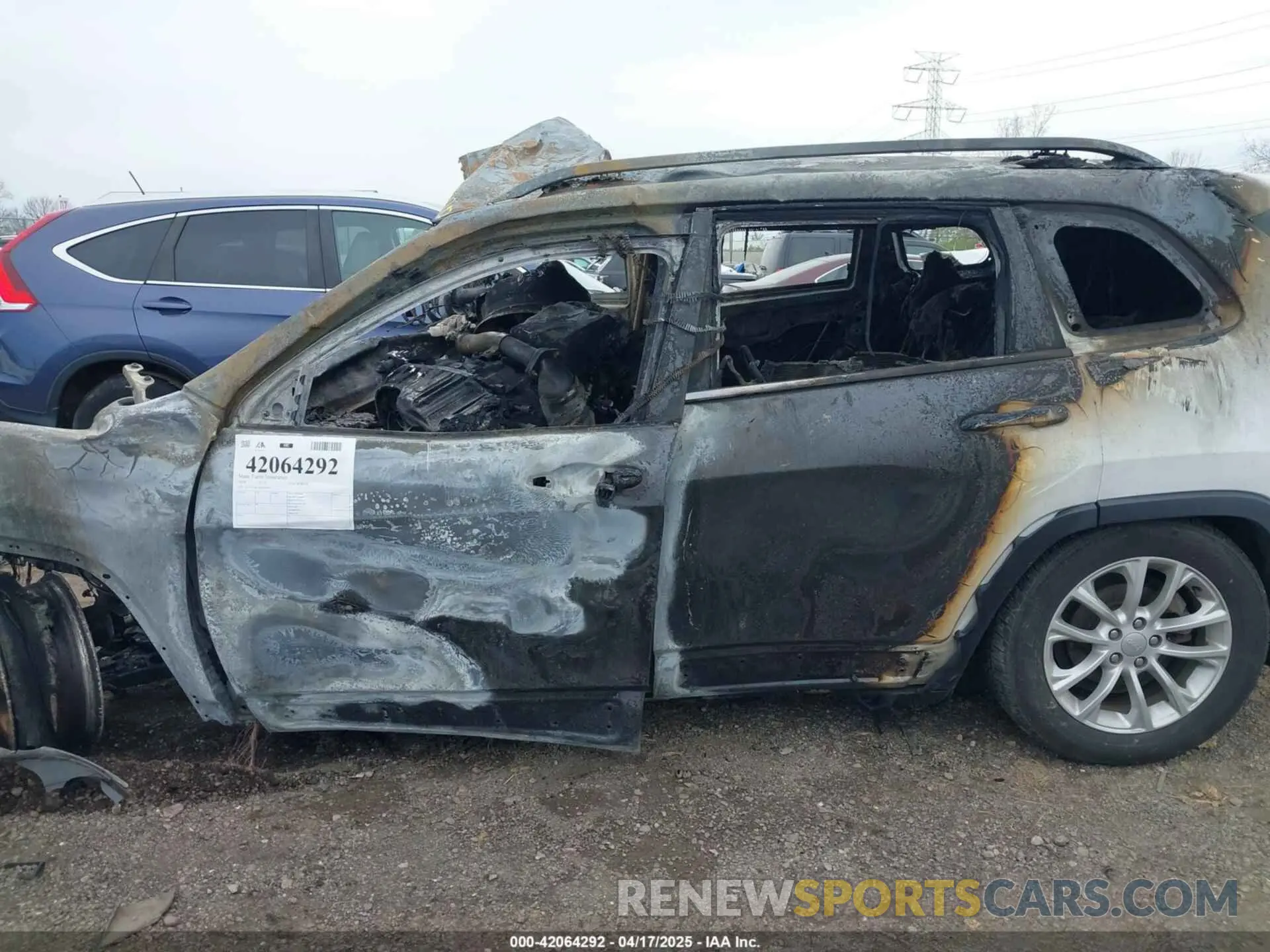 13 Photograph of a damaged car 1C4PJLCB5KD455769 JEEP CHEROKEE 2019
