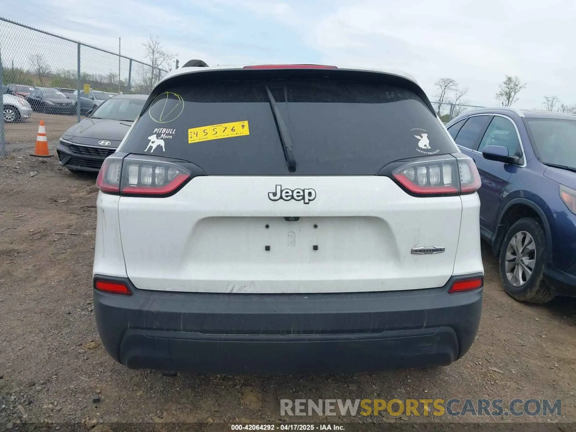 15 Photograph of a damaged car 1C4PJLCB5KD455769 JEEP CHEROKEE 2019