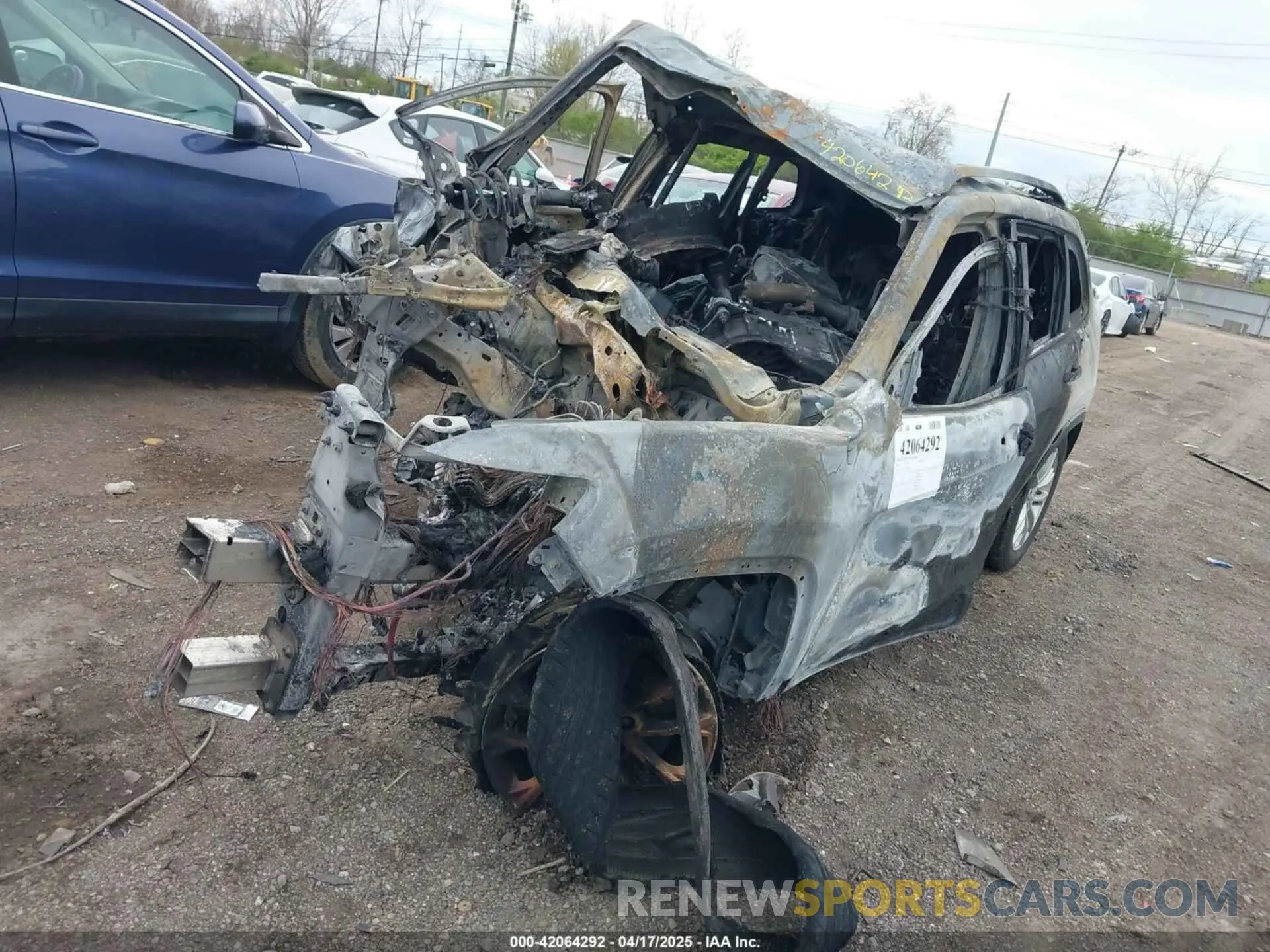 2 Photograph of a damaged car 1C4PJLCB5KD455769 JEEP CHEROKEE 2019