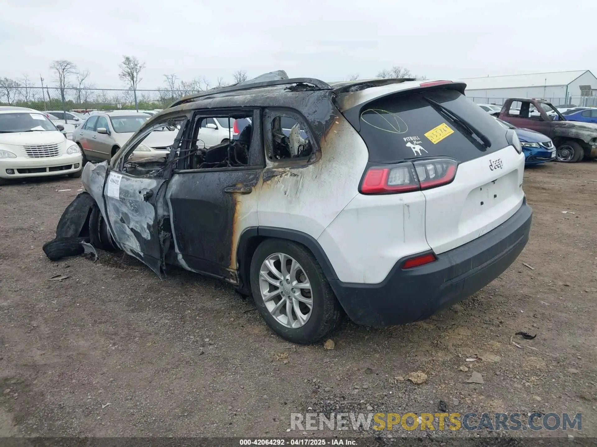 3 Photograph of a damaged car 1C4PJLCB5KD455769 JEEP CHEROKEE 2019