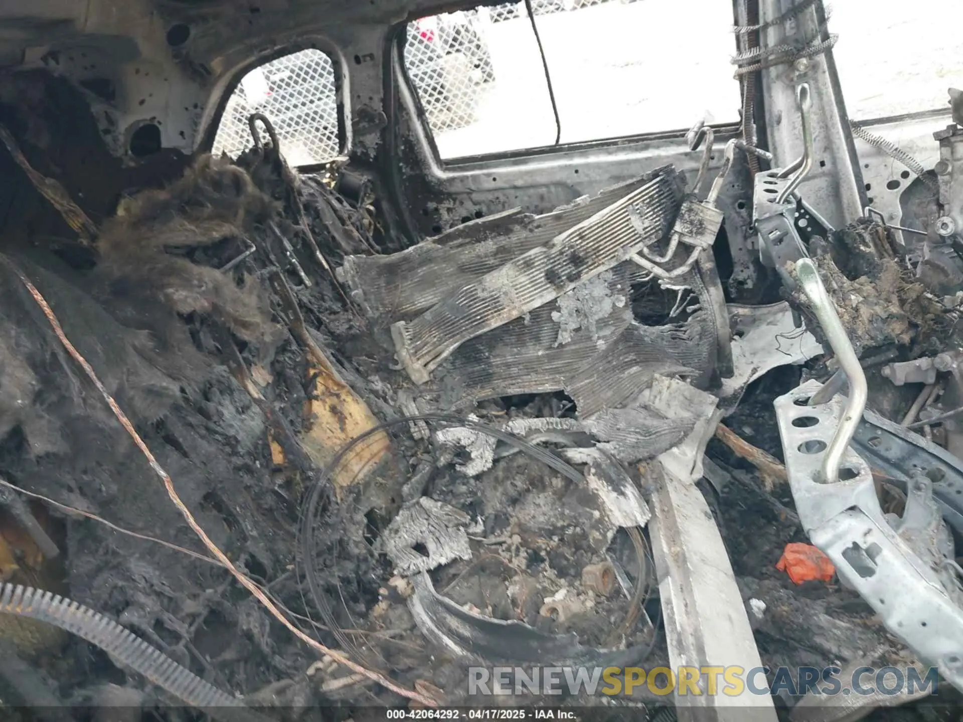 8 Photograph of a damaged car 1C4PJLCB5KD455769 JEEP CHEROKEE 2019
