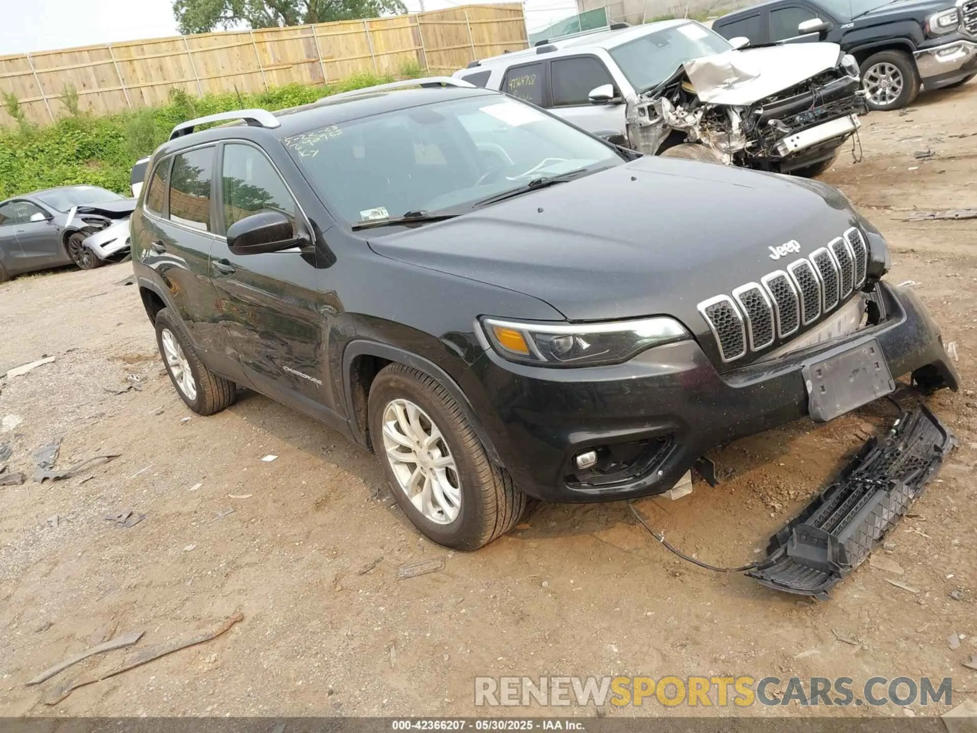 1 Photograph of a damaged car 1C4PJLCB5KD459627 JEEP CHEROKEE 2019