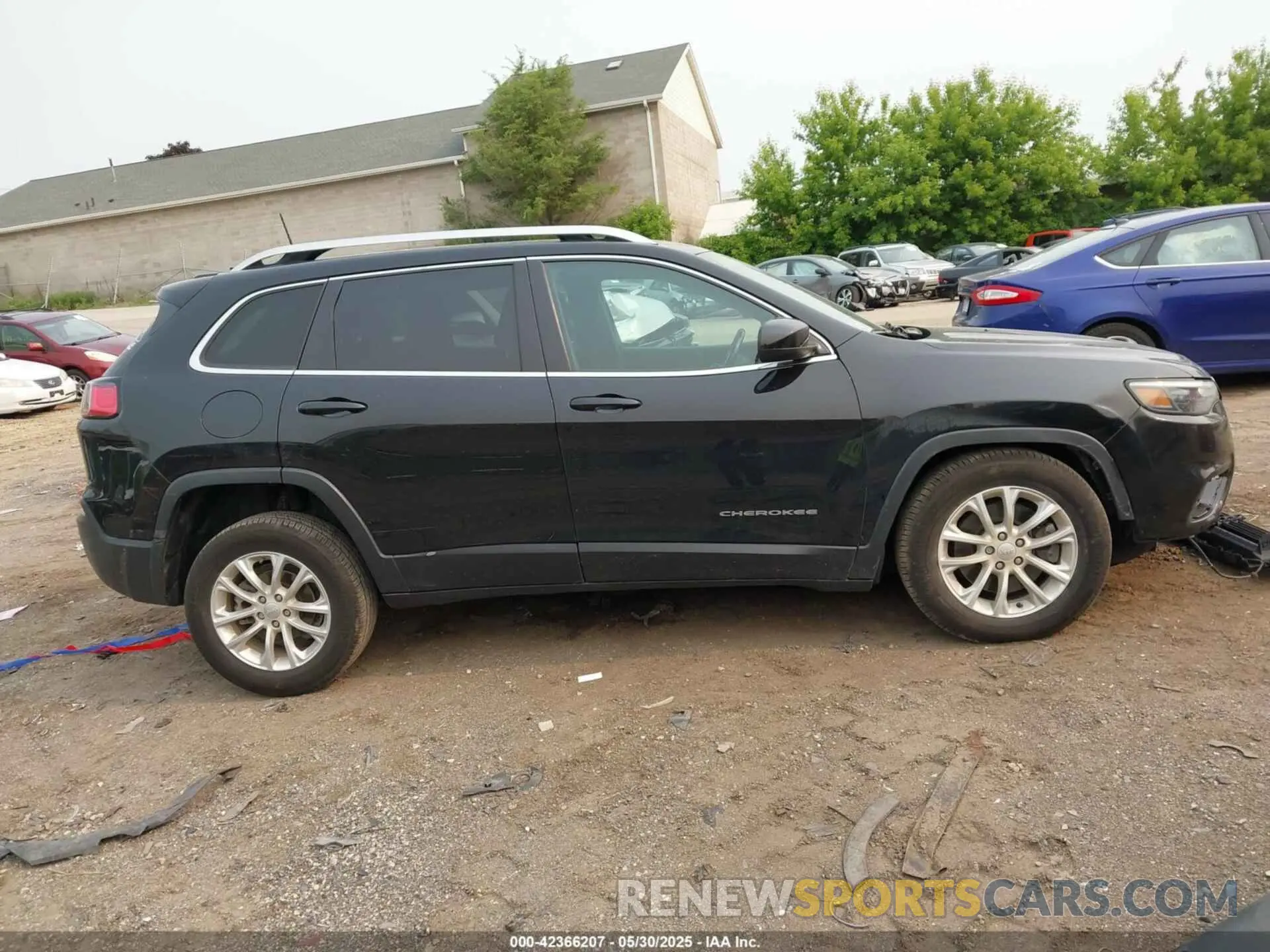 13 Photograph of a damaged car 1C4PJLCB5KD459627 JEEP CHEROKEE 2019