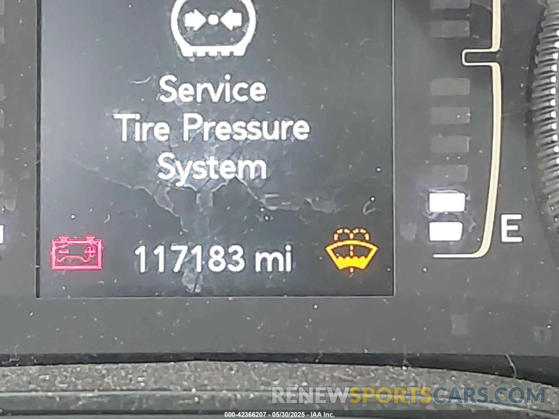 15 Photograph of a damaged car 1C4PJLCB5KD459627 JEEP CHEROKEE 2019