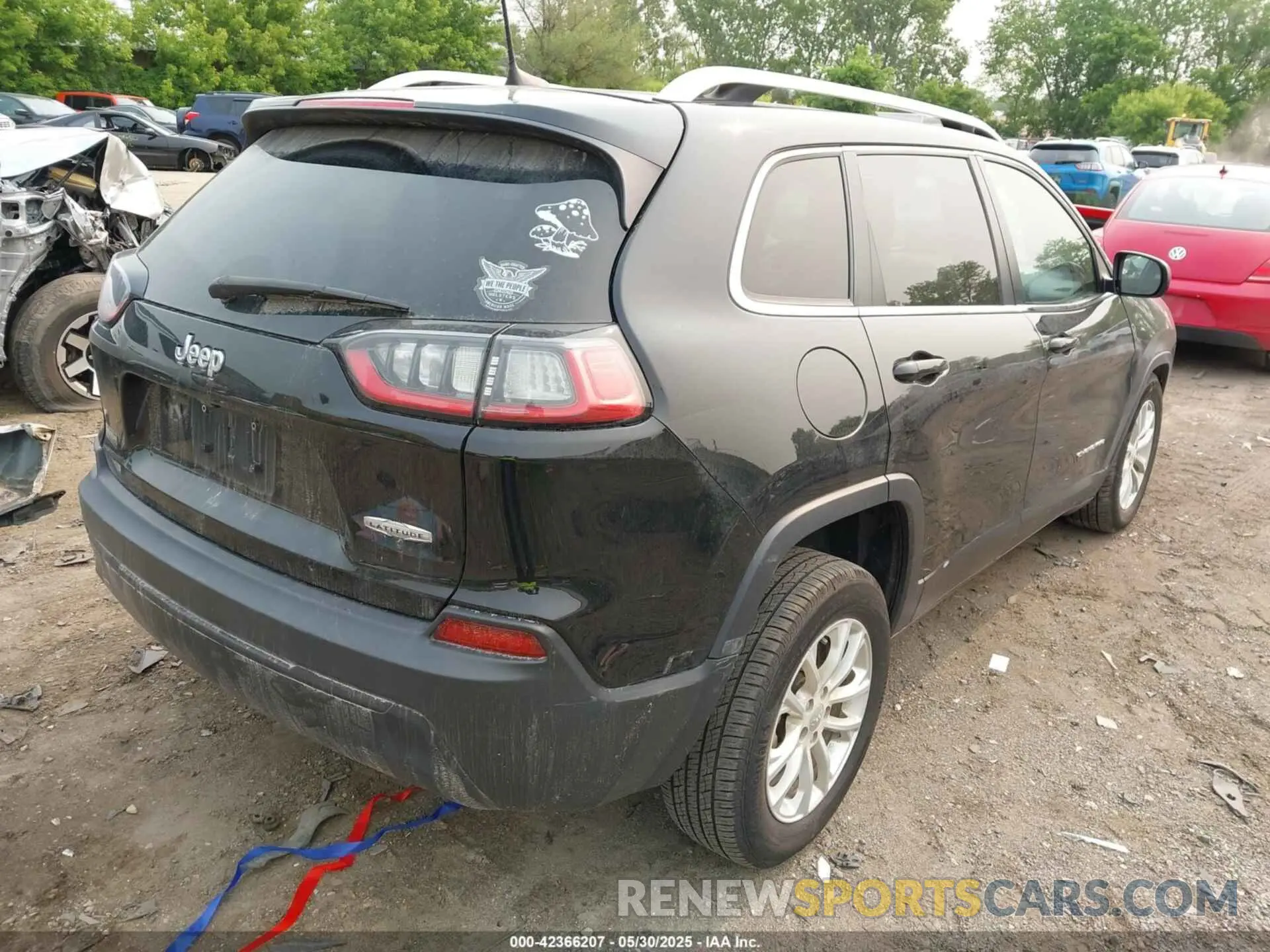 4 Photograph of a damaged car 1C4PJLCB5KD459627 JEEP CHEROKEE 2019