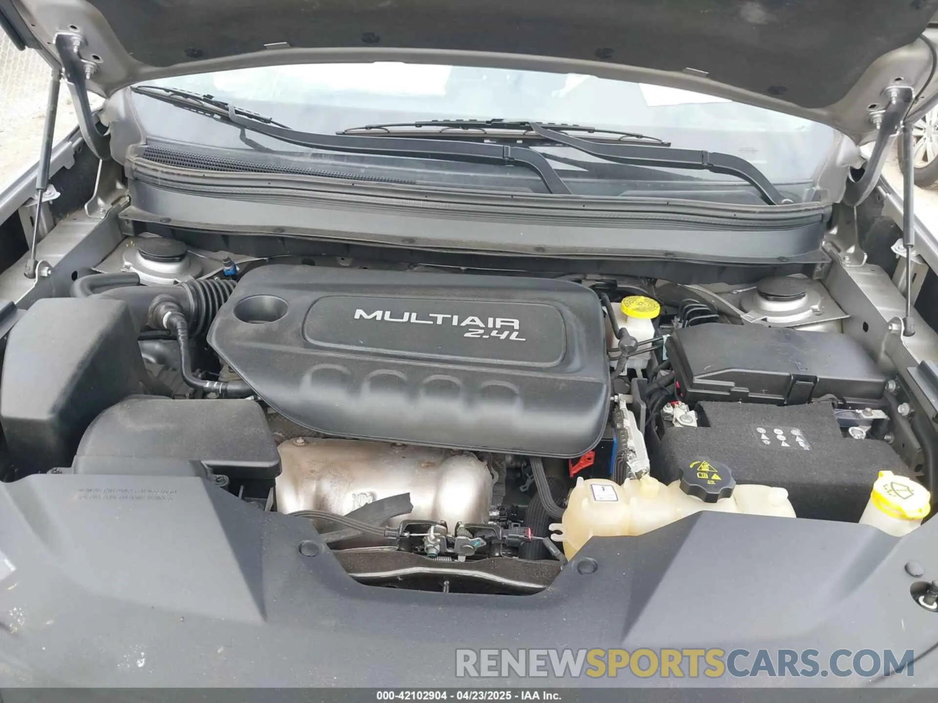 10 Photograph of a damaged car 1C4PJLCB6KD159997 JEEP CHEROKEE 2019