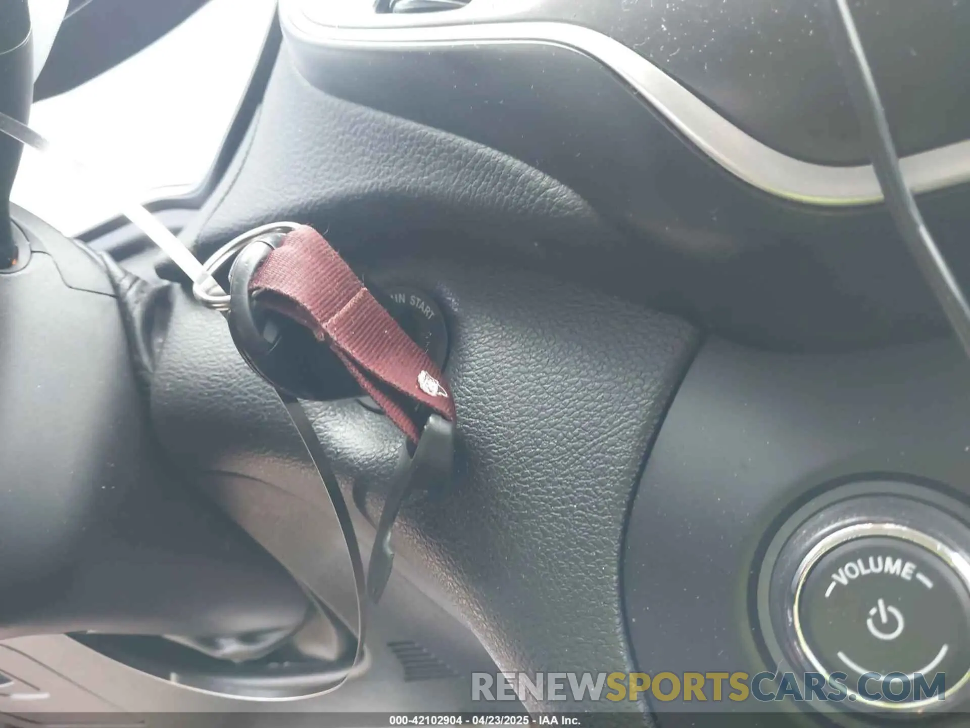 11 Photograph of a damaged car 1C4PJLCB6KD159997 JEEP CHEROKEE 2019