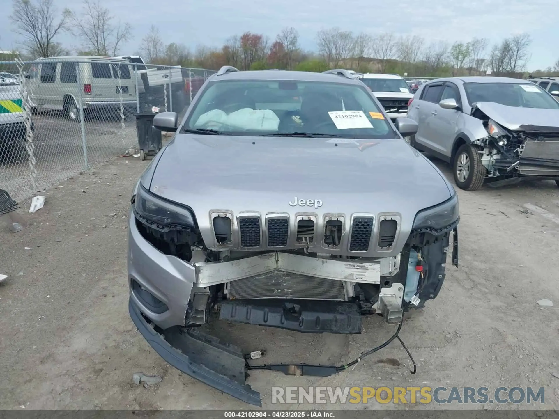 12 Photograph of a damaged car 1C4PJLCB6KD159997 JEEP CHEROKEE 2019