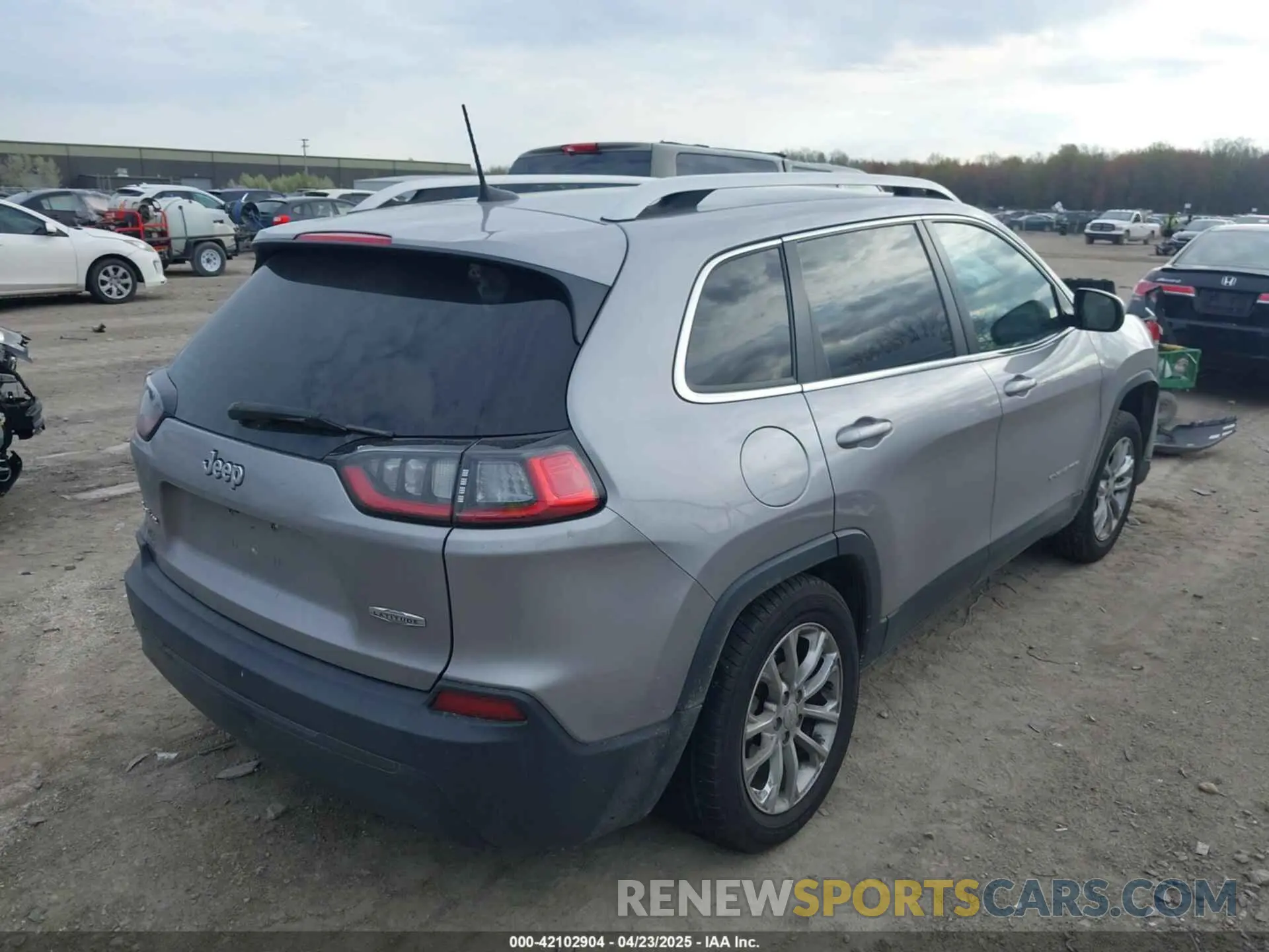4 Photograph of a damaged car 1C4PJLCB6KD159997 JEEP CHEROKEE 2019